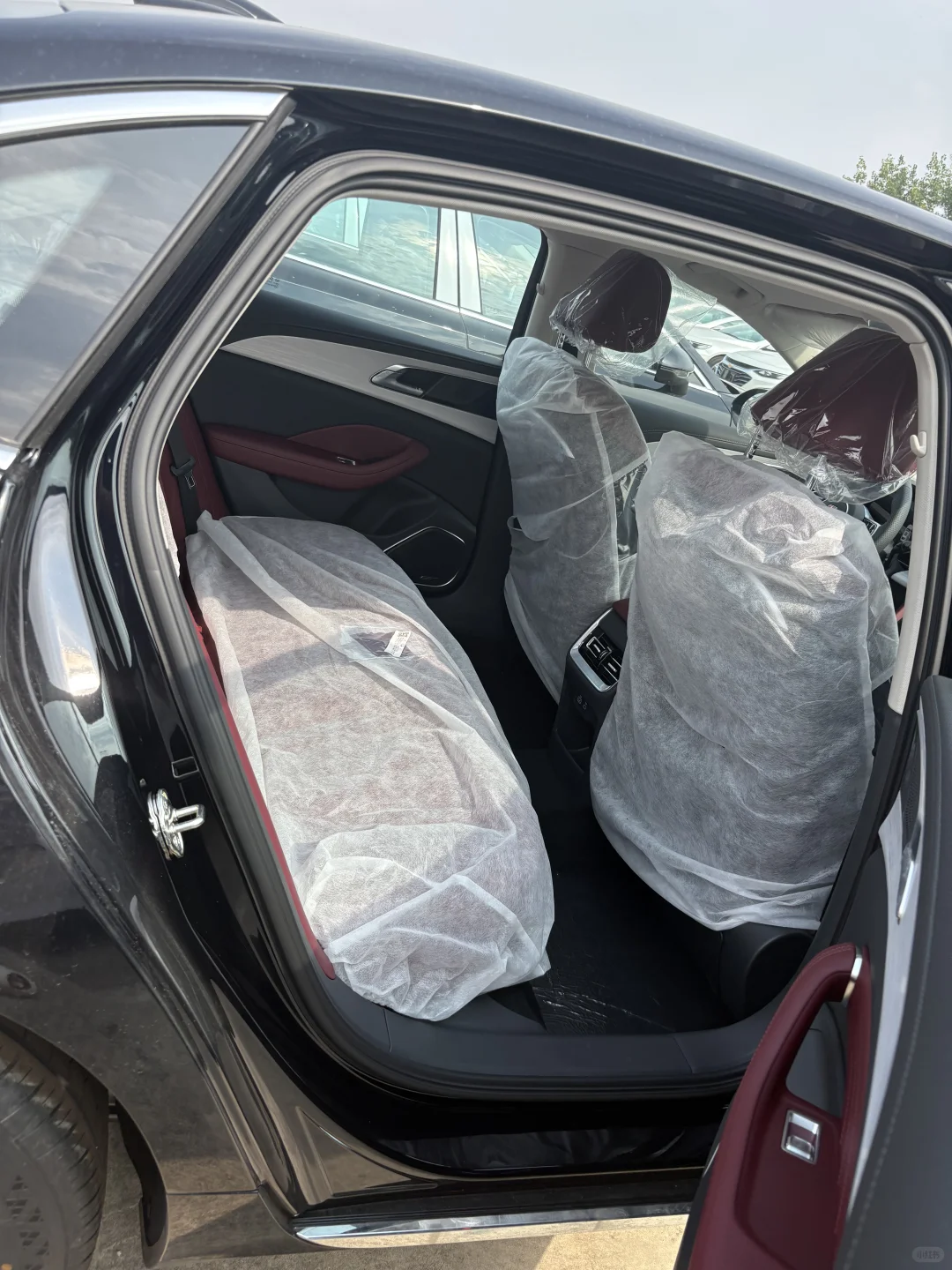 2025款红旗H5全新车，价格大跳水，这回价格真