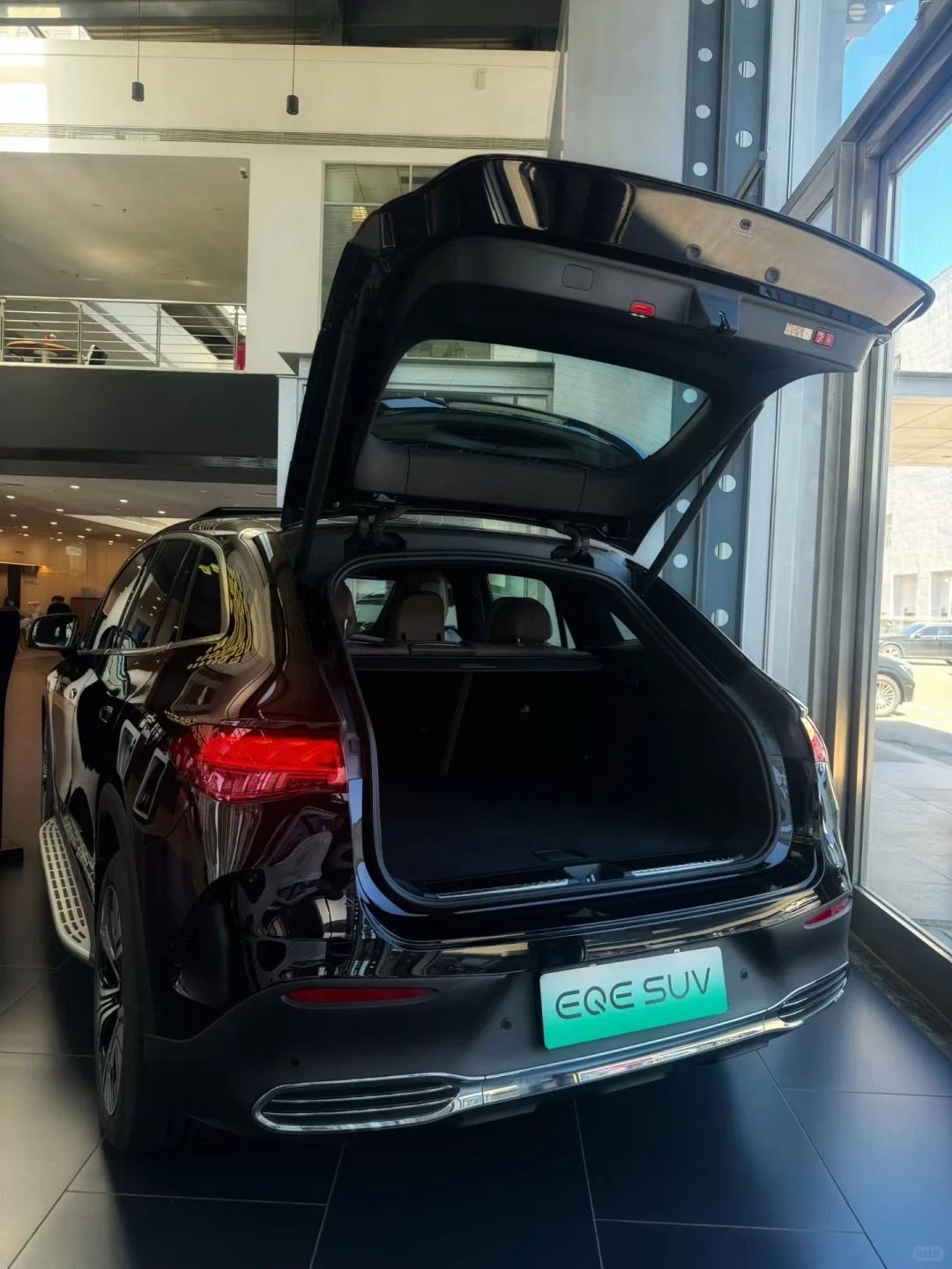 EQE纯电SUV 唤醒心中那片未被惊扰的风景