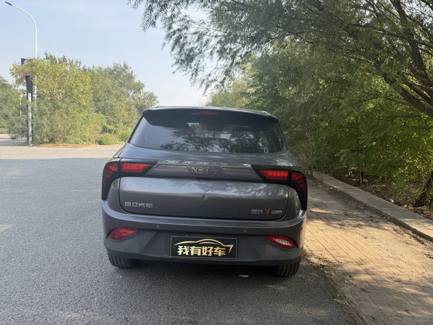 22年带辅助驾驶哪吒v400