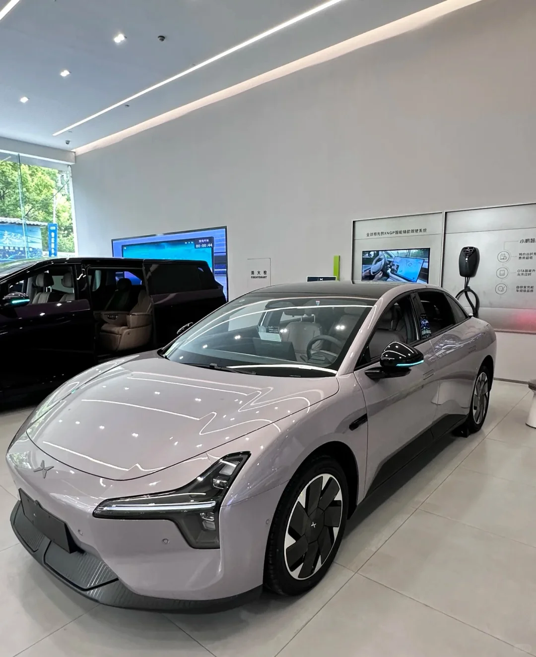 两个15W内，都靠颜值吃饭，怎么选？