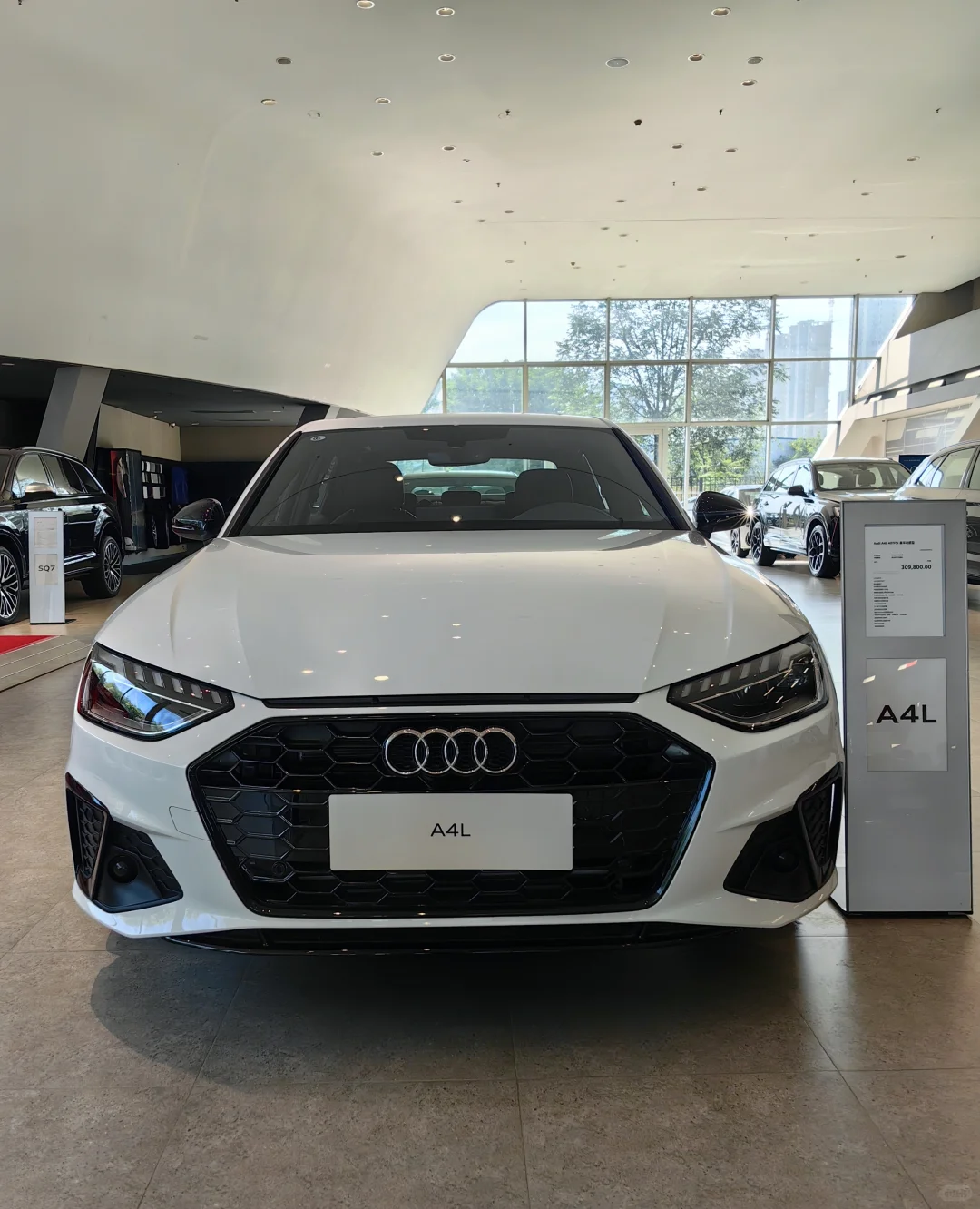 终于提了人生第一辆B级豪车！奥迪A4L