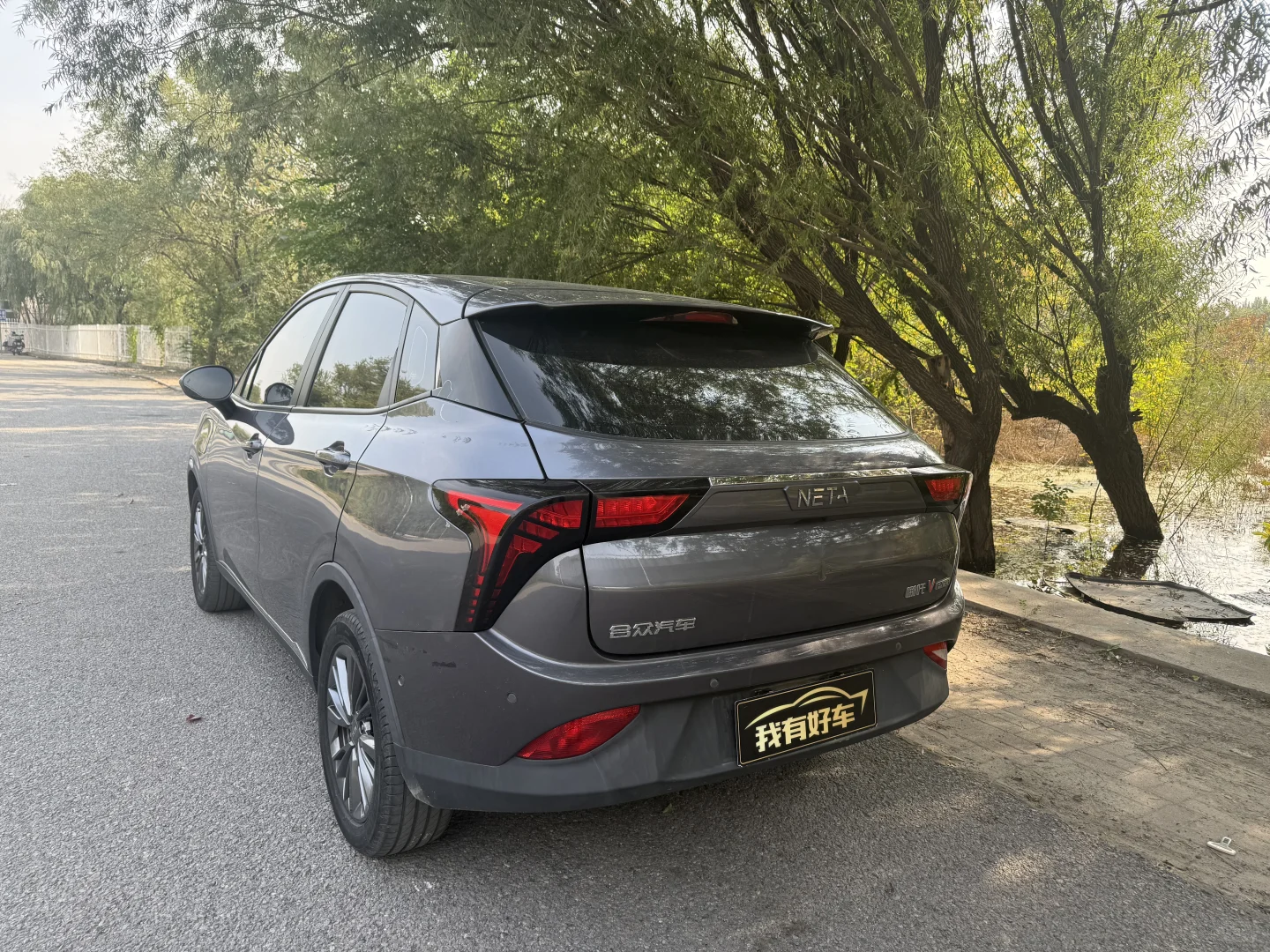 22年带辅助驾驶哪吒v400