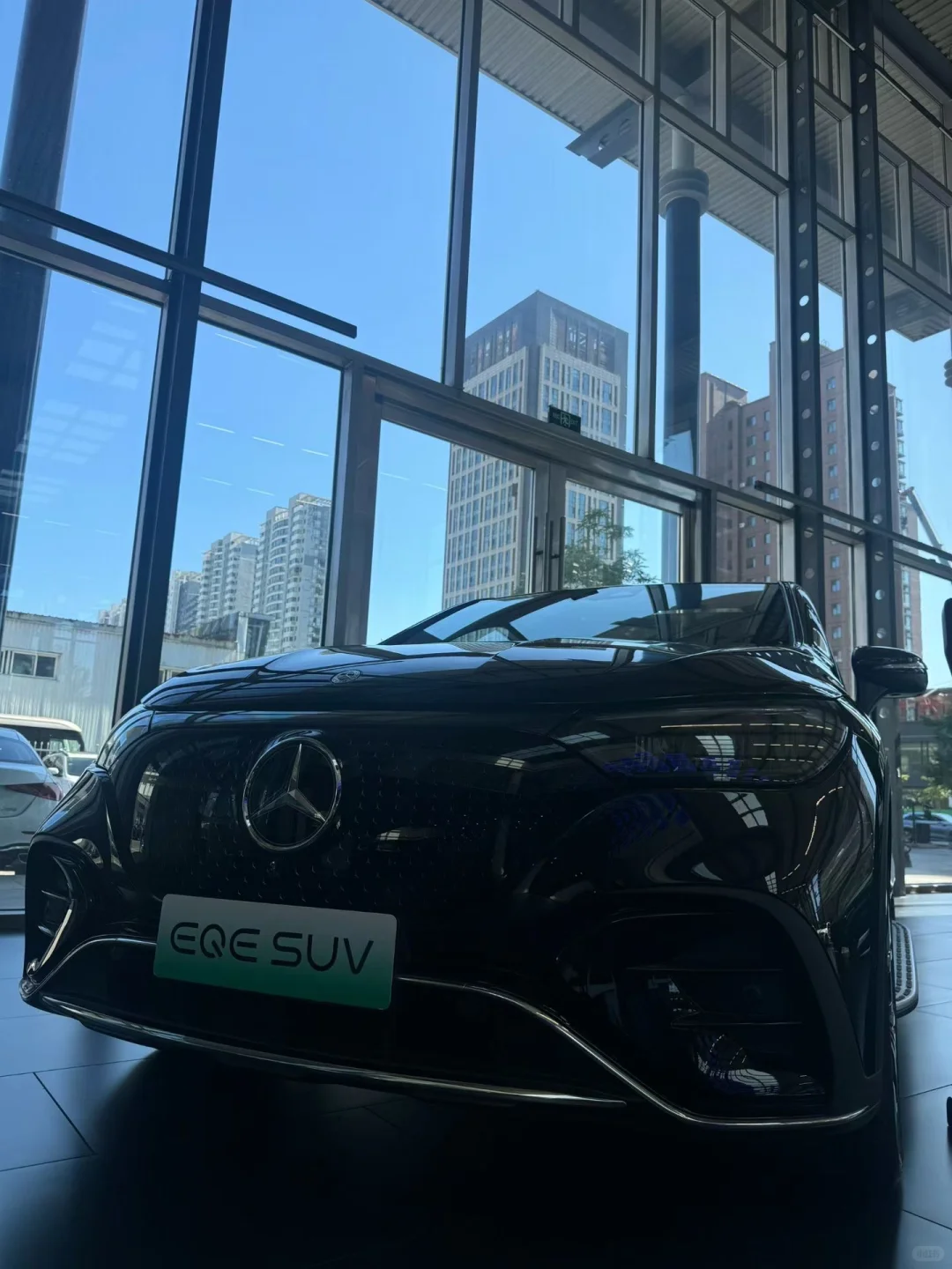 EQE纯电SUV 唤醒心中那片未被惊扰的风景