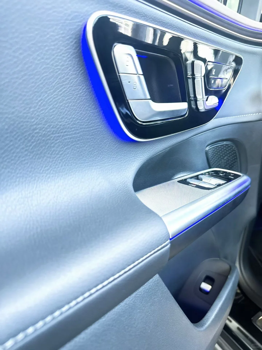 EQE纯电SUV 唤醒心中那片未被惊扰的风景