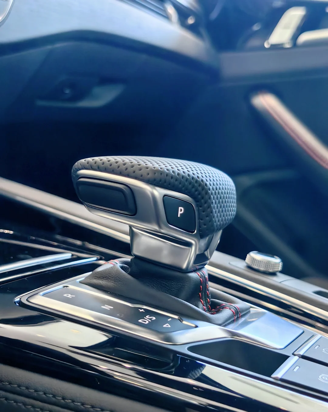 终于提了人生第一辆B级豪车！奥迪A4L