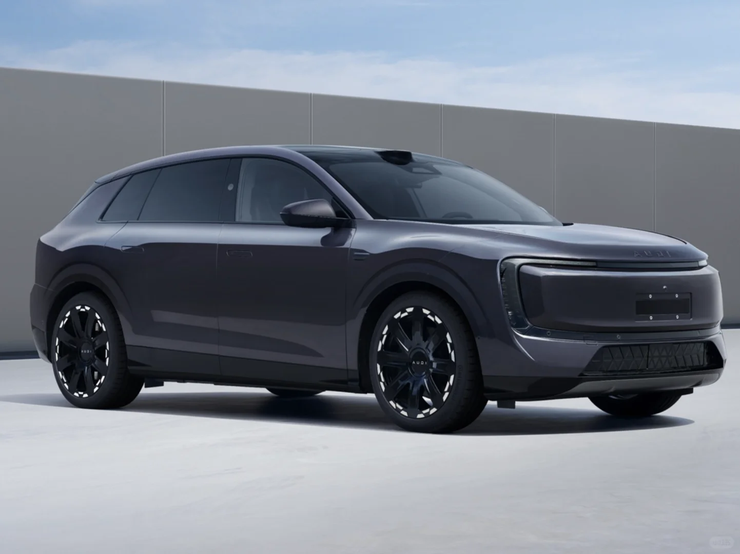 AUDI首款SUV，车长5米，双电机500kW！