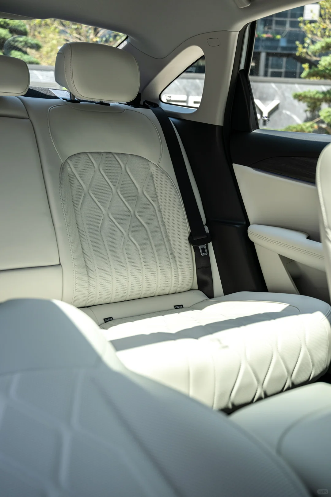 喔，终于看到银河A7实车了，猜猜价格