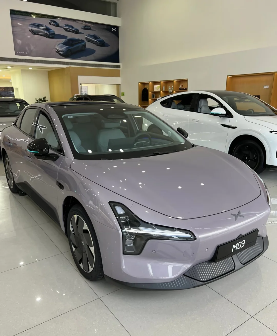 两个15W内，都靠颜值吃饭，怎么选？