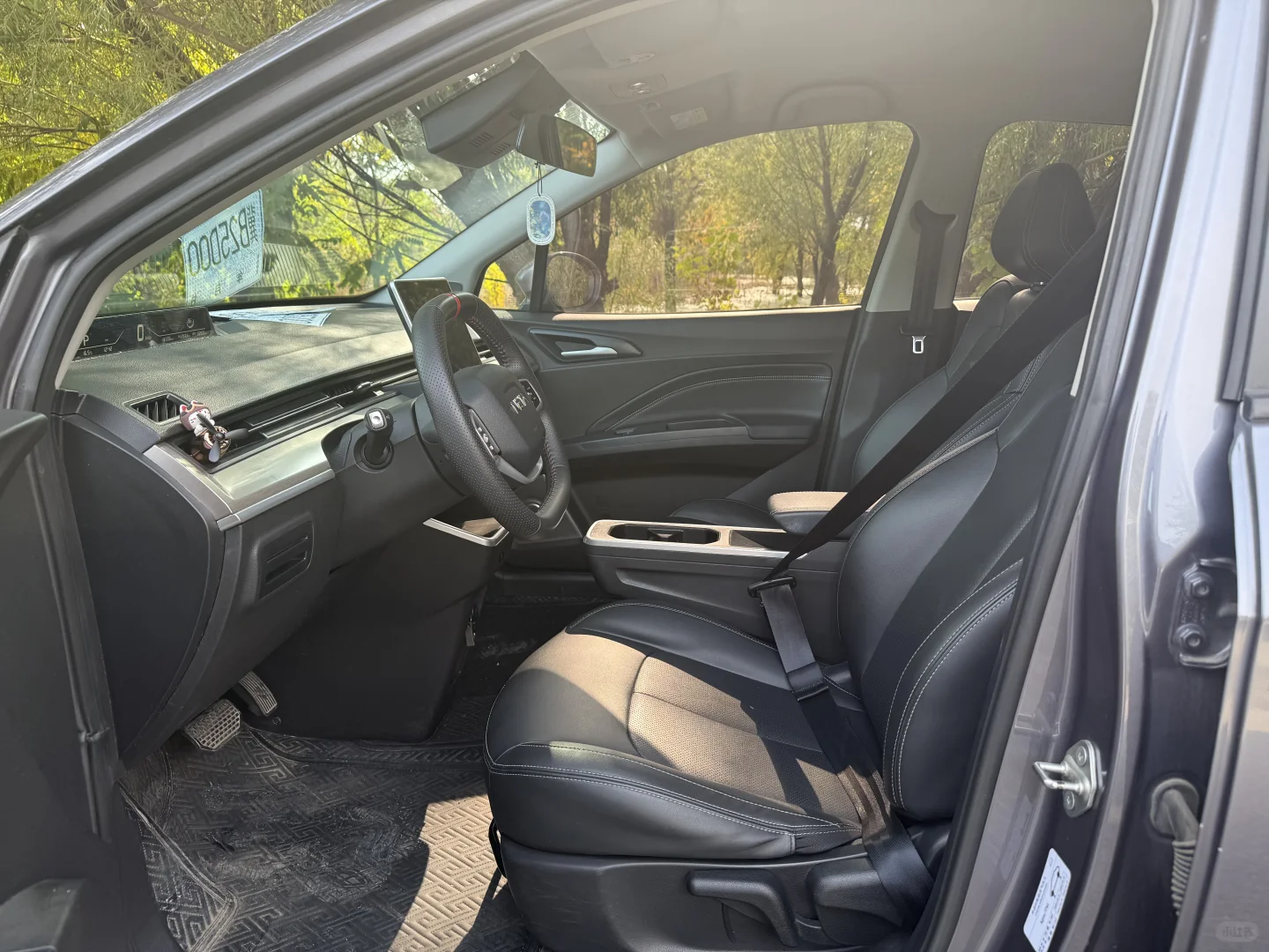 22年带辅助驾驶哪吒v400