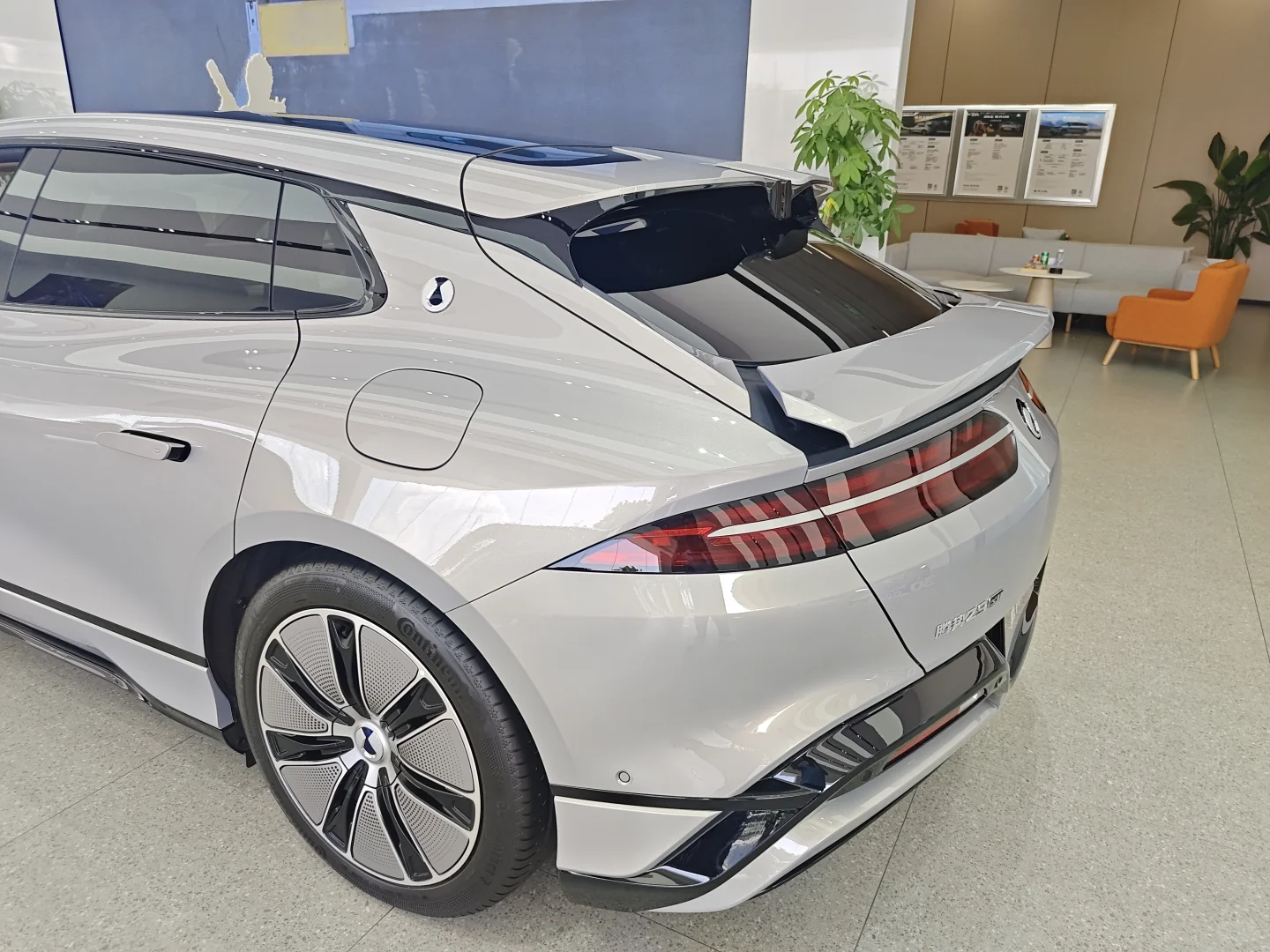 颜值与实力并存的轿跑车、谁懂？