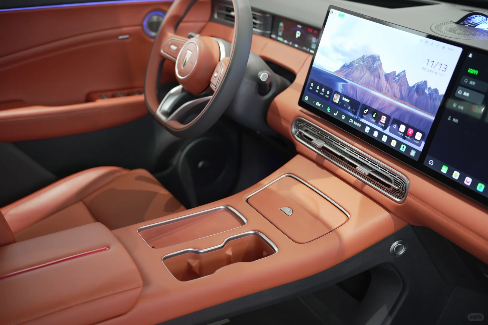 家用插混SUV闭眼冲款！红旗太懂中国家庭了