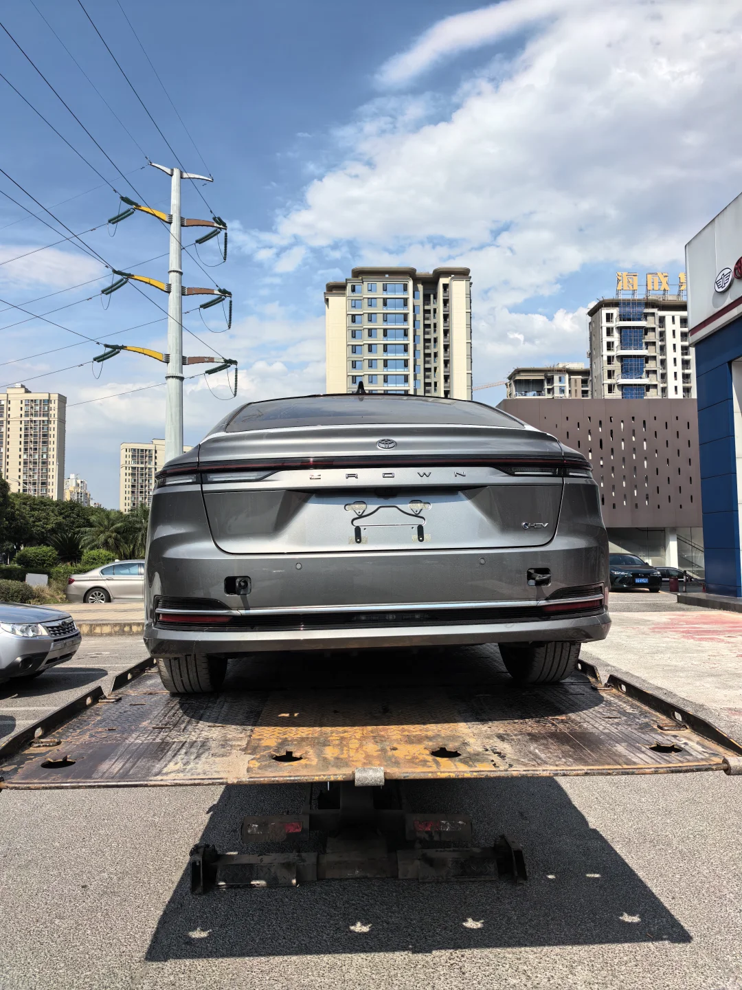 皇冠旗舰轿车到店，欢迎品鉴，品味男人首选