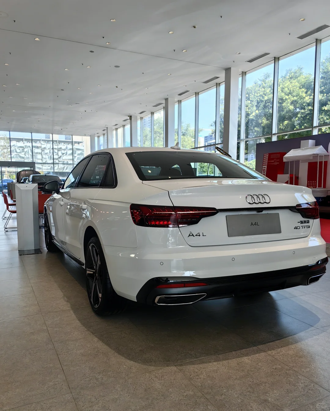 终于提了人生第一辆B级豪车！奥迪A4L