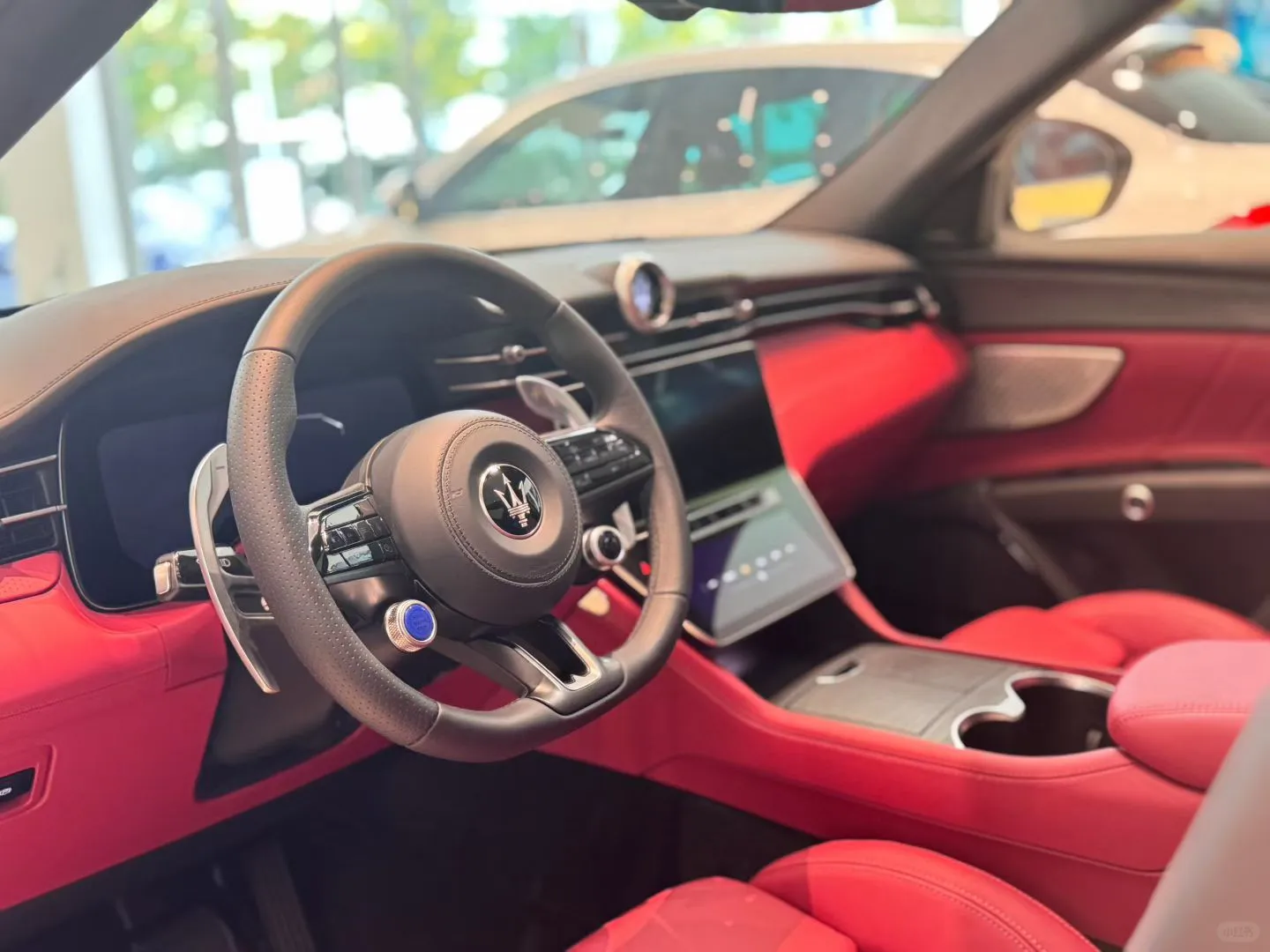 玛莎拉蒂全新SUV，颜值与性能并存！🚗