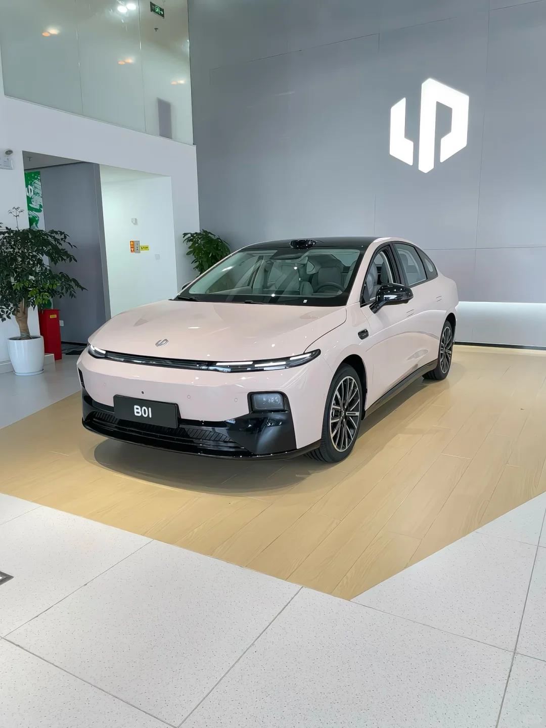 9w多的零跑B01，让小鹏比亚迪车主集体破防！