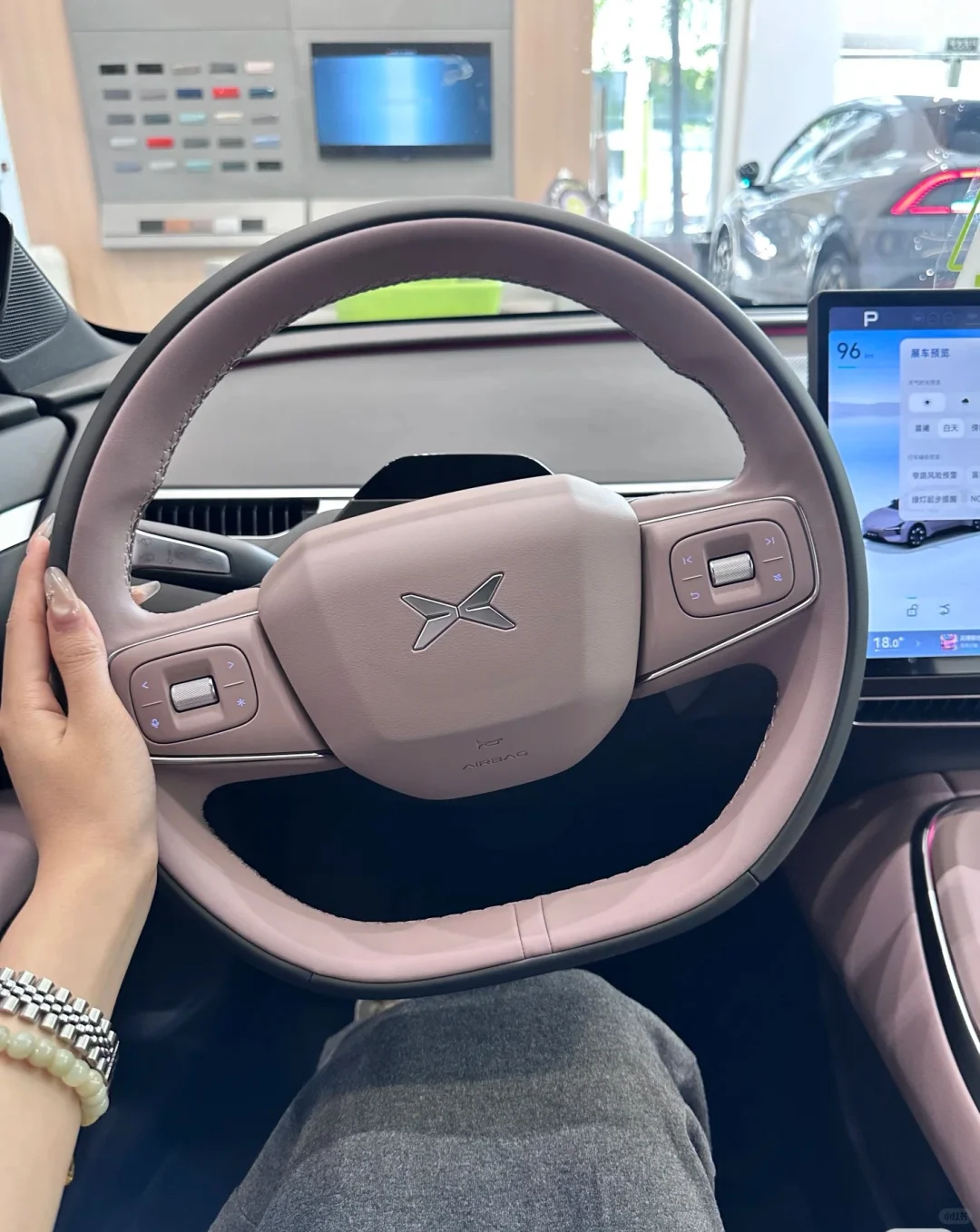 两个15W内，都靠颜值吃饭，怎么选？