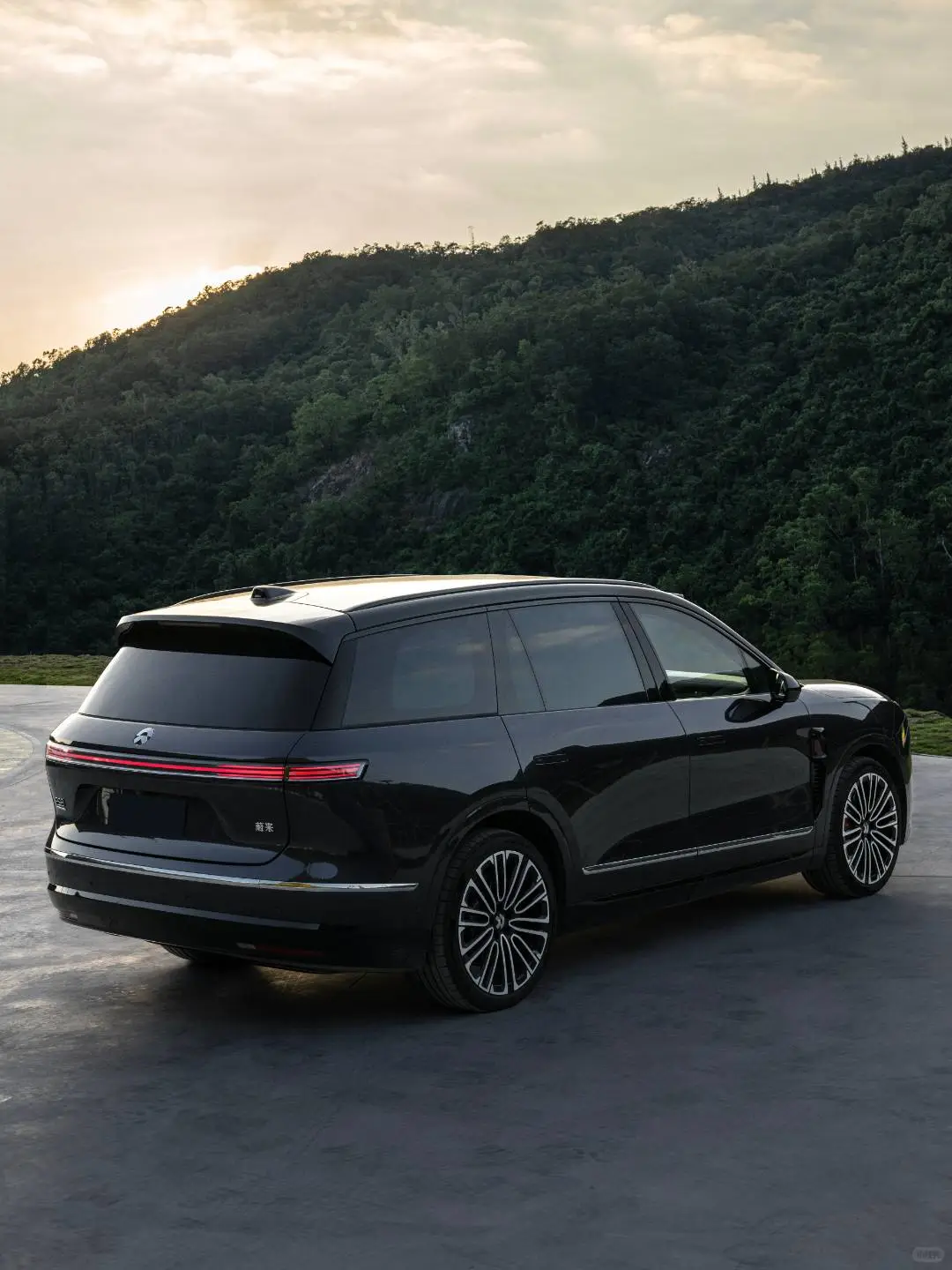 🔥2025年底冲豪华SUV！新款蔚来ES8来啦