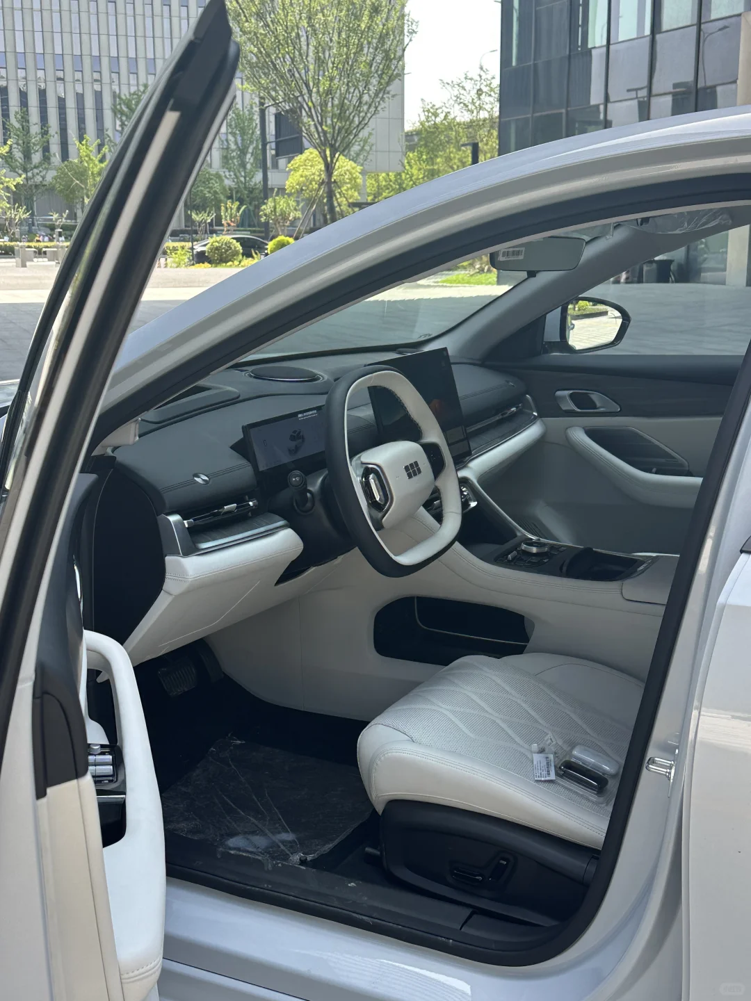 喔，终于看到银河A7实车了，猜猜价格