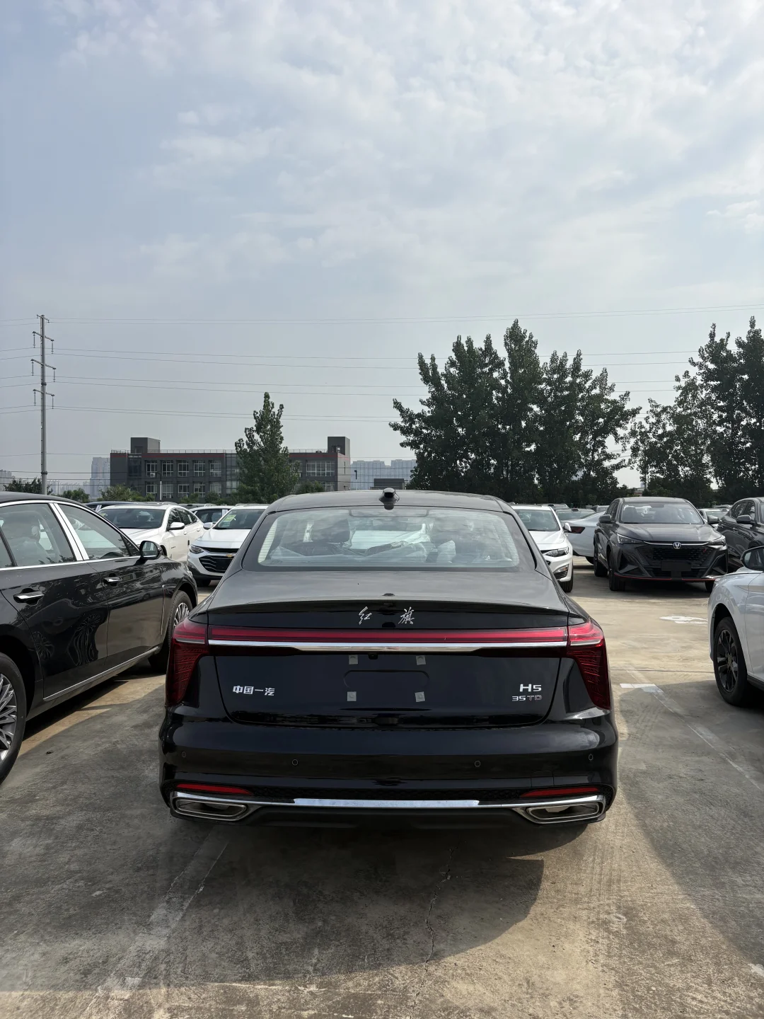 2025款红旗H5全新车，价格大跳水，这回价格真