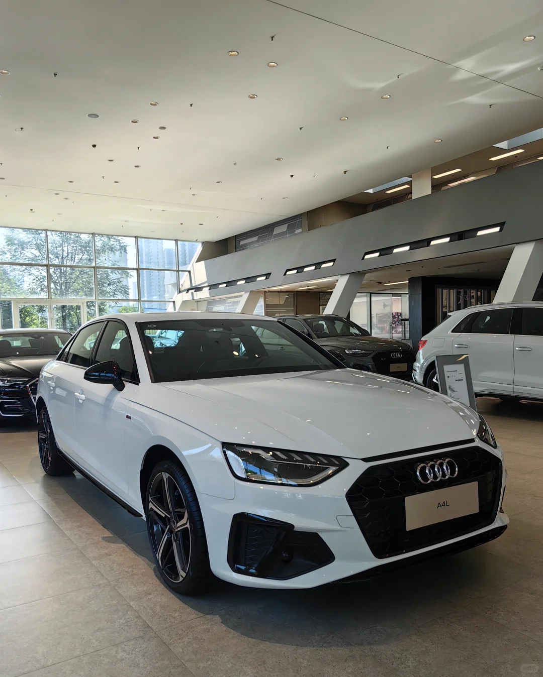 终于提了人生第一辆B级豪车！奥迪A4L