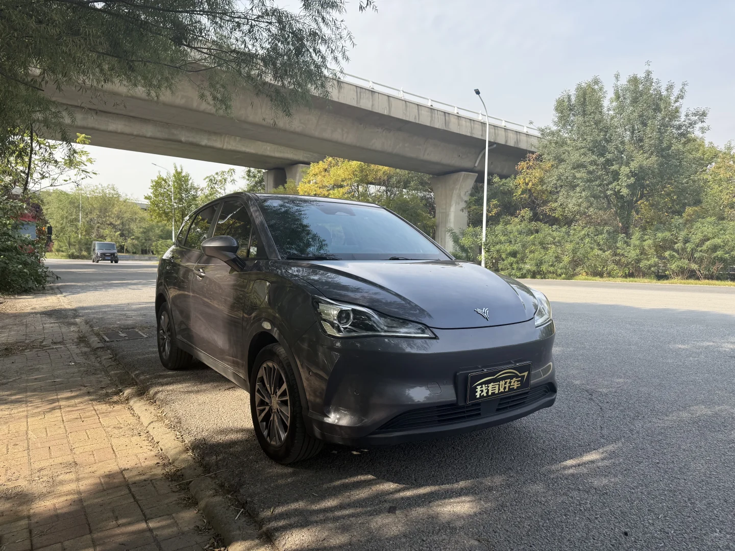 22年带辅助驾驶哪吒v400