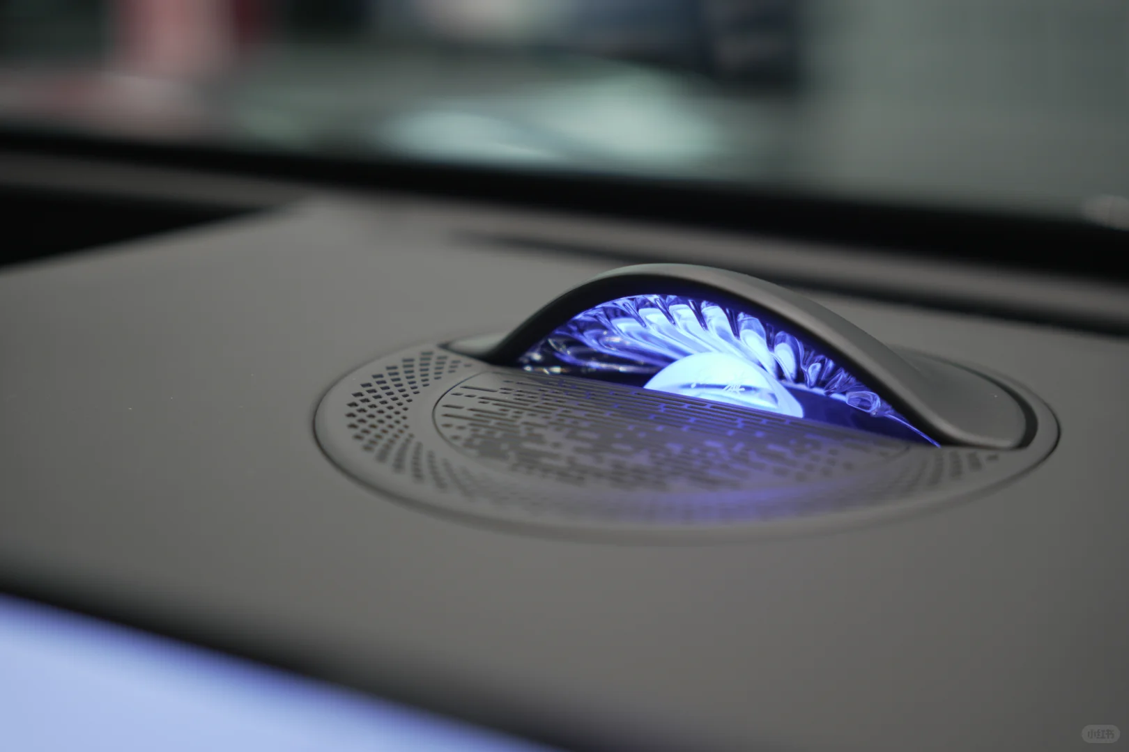 家用插混SUV闭眼冲款！红旗太懂中国家庭了