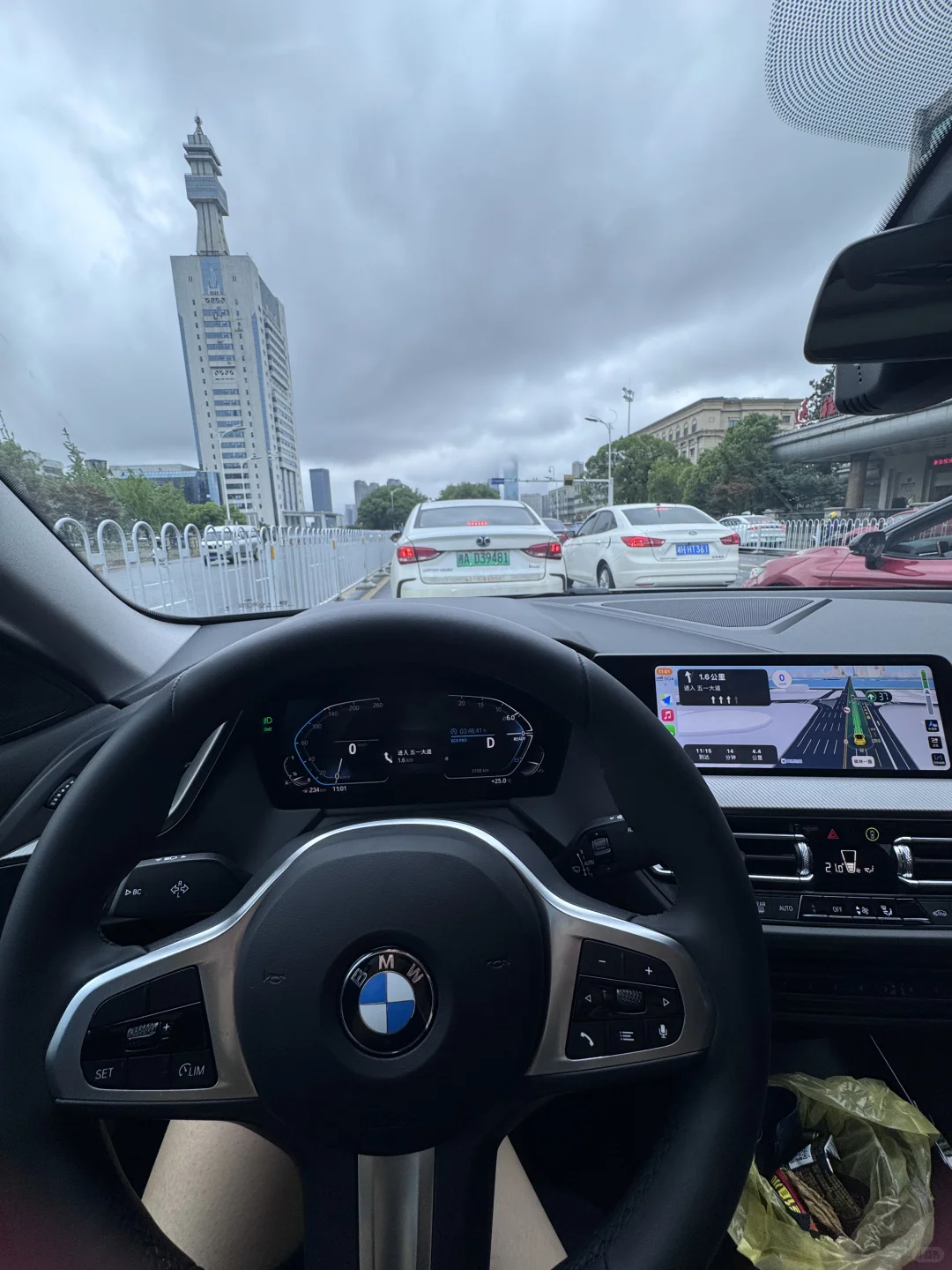 有在好好开我的小宝马！