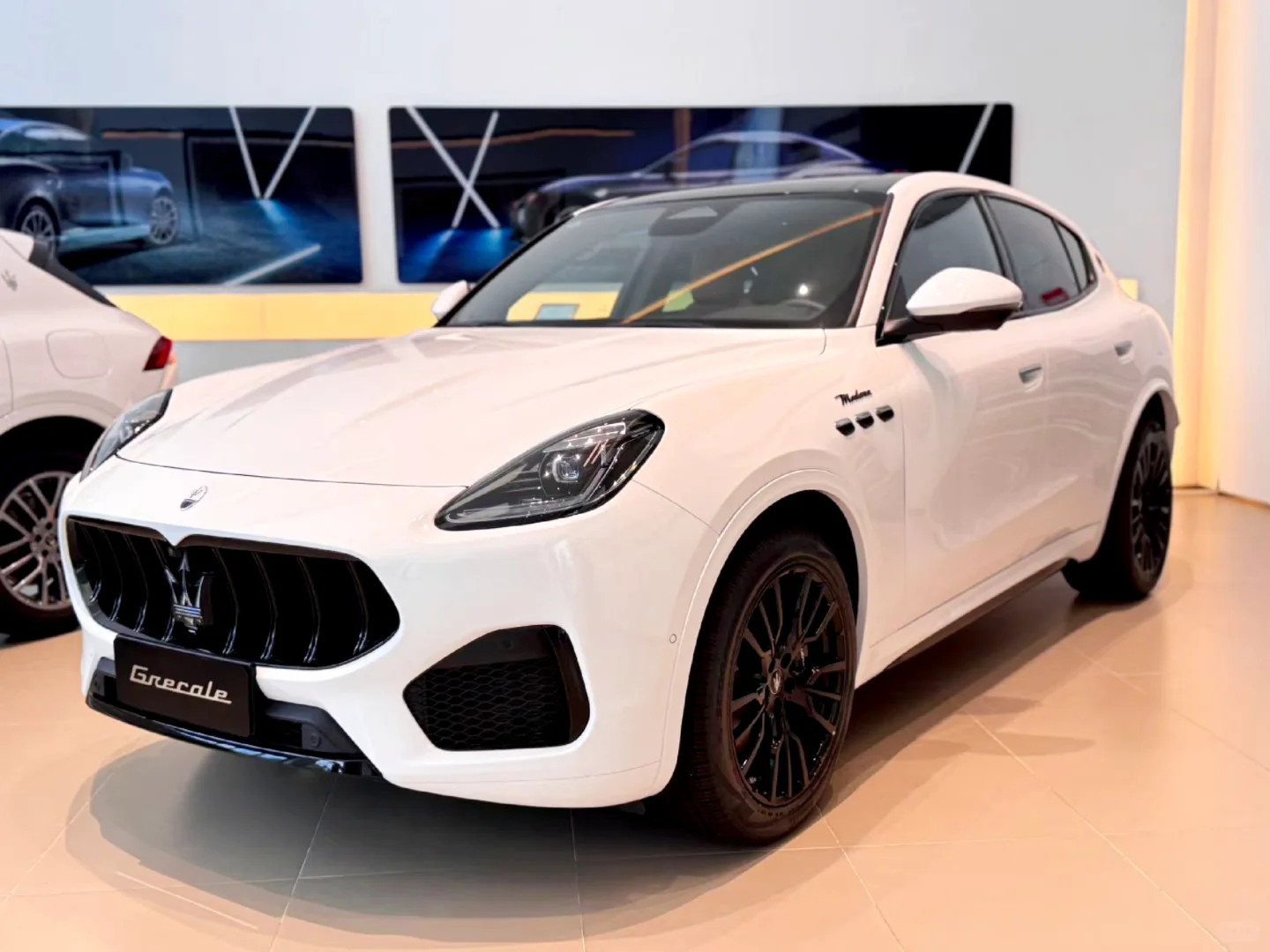 玛莎拉蒂全新SUV，颜值与性能并存！🚗