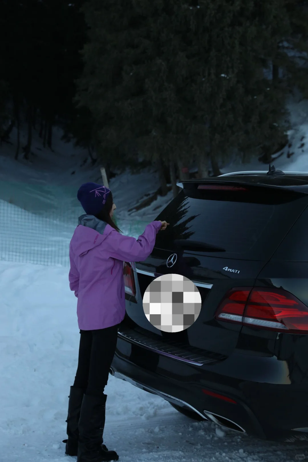 谁说SUV不灵活？奔驰在雪季好开得不像话！