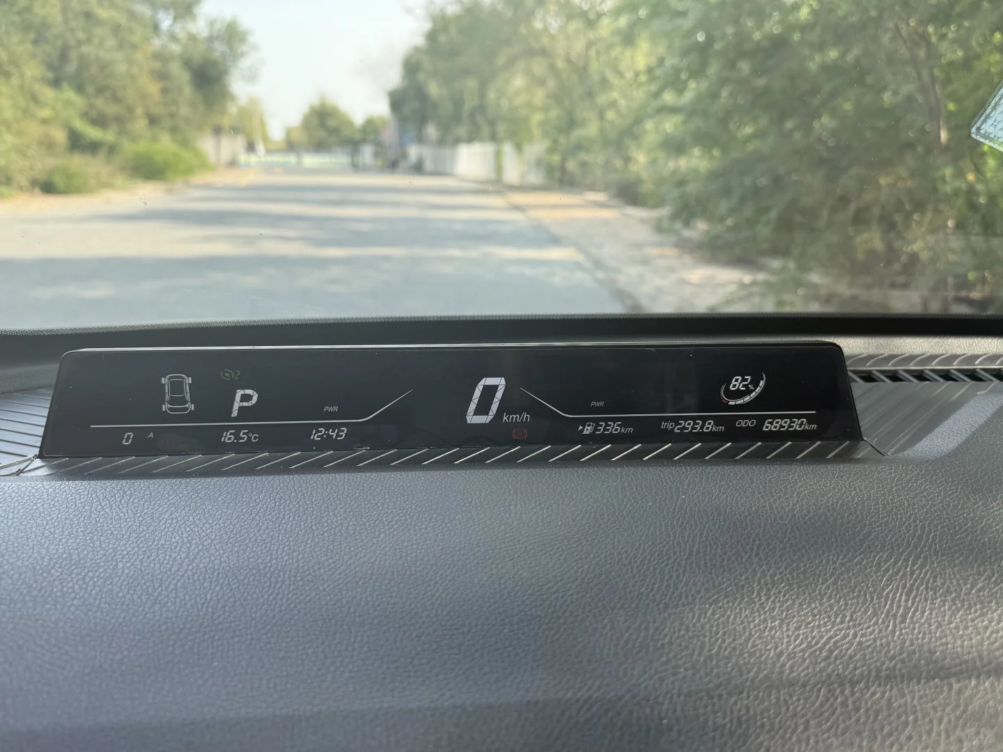 22年带辅助驾驶哪吒v400