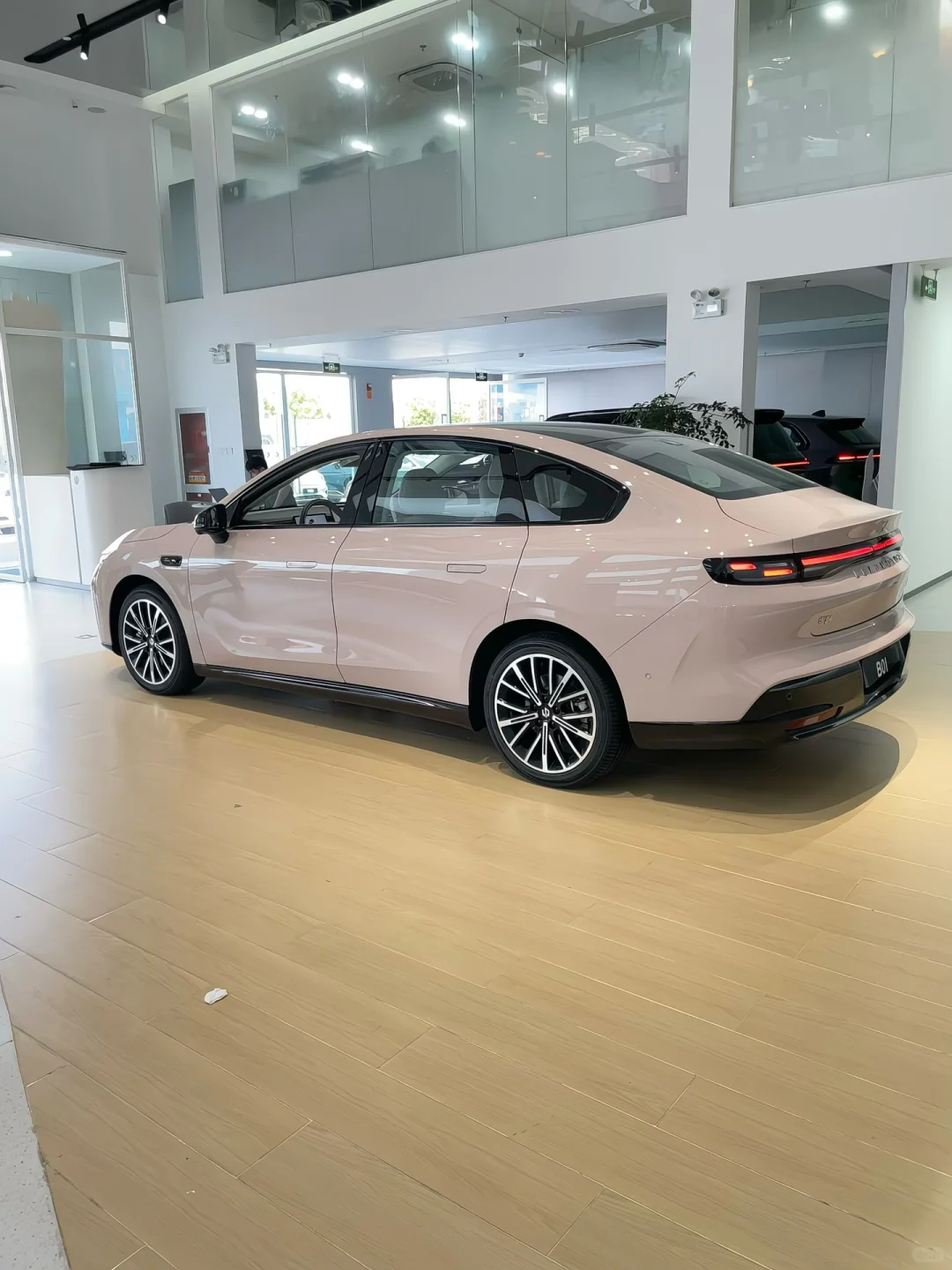 9w多的零跑B01，让小鹏比亚迪车主集体破防！