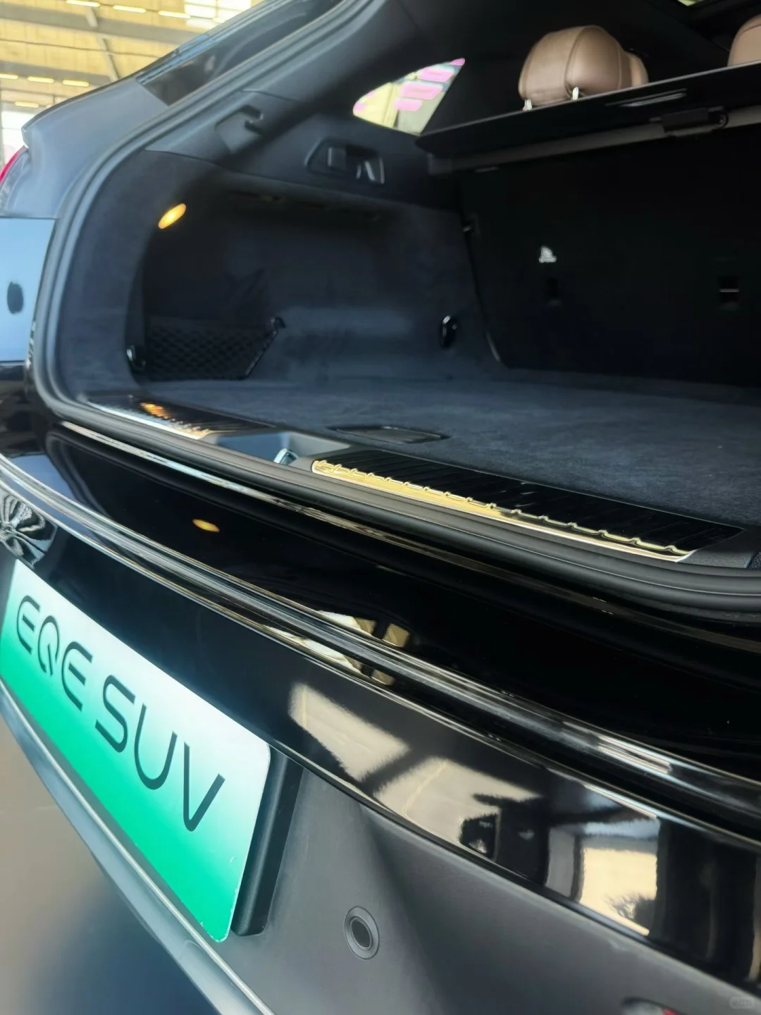 EQE纯电SUV 唤醒心中那片未被惊扰的风景