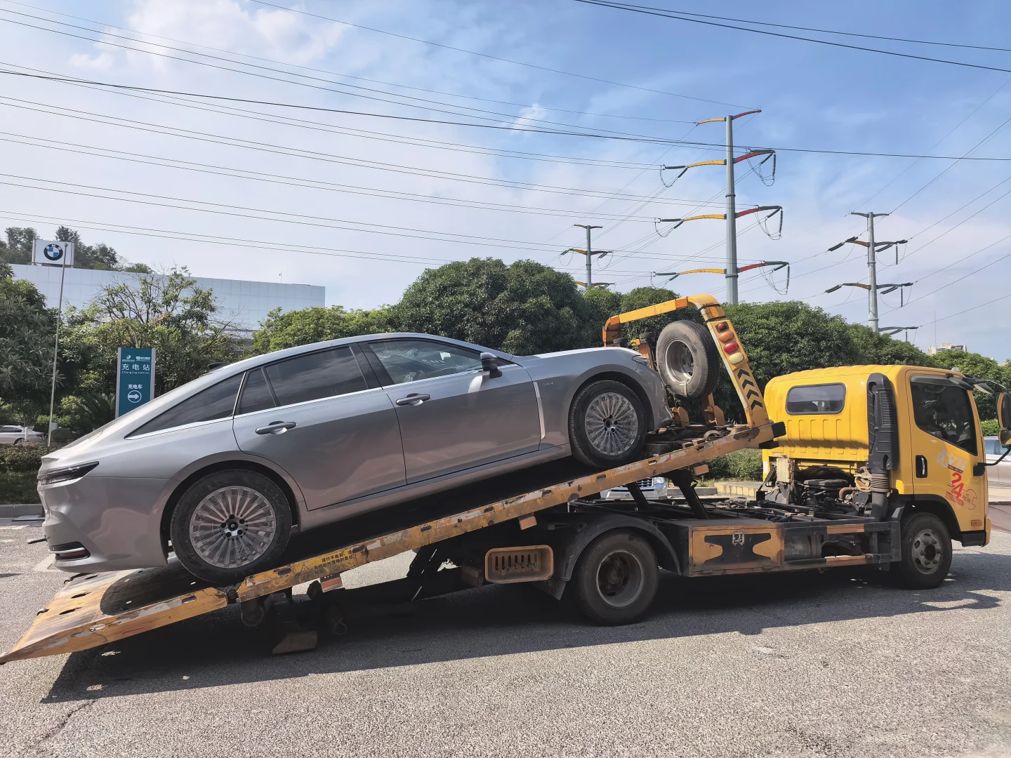 皇冠旗舰轿车到店，欢迎品鉴，品味男人首选