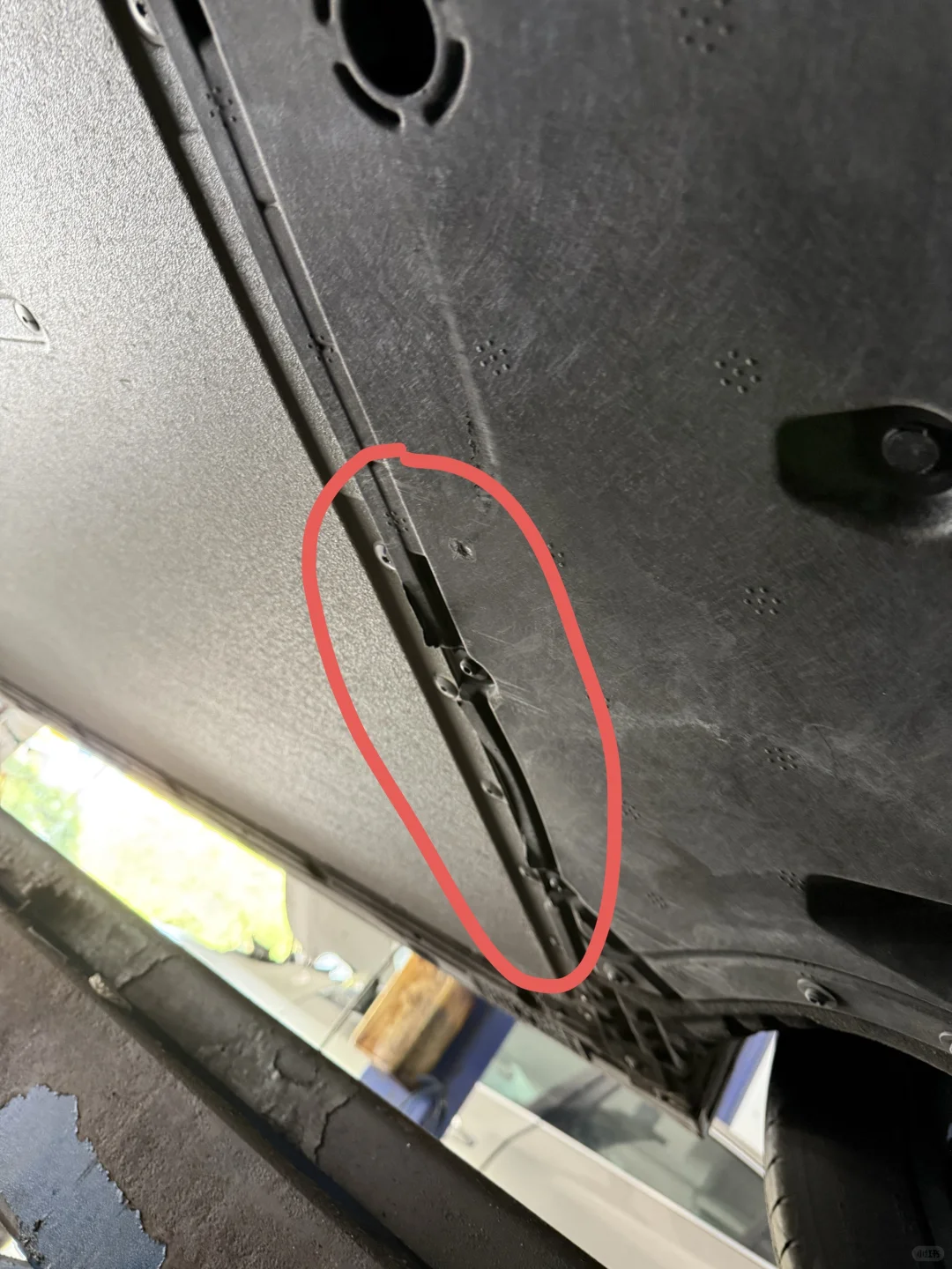 自动泊车别走神