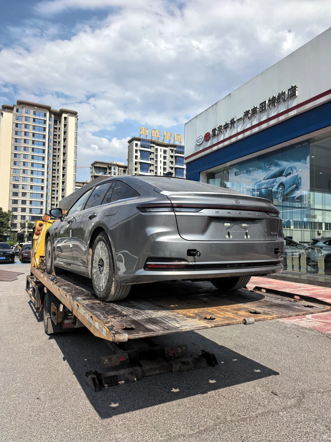 皇冠旗舰轿车到店，欢迎品鉴，品味男人首选