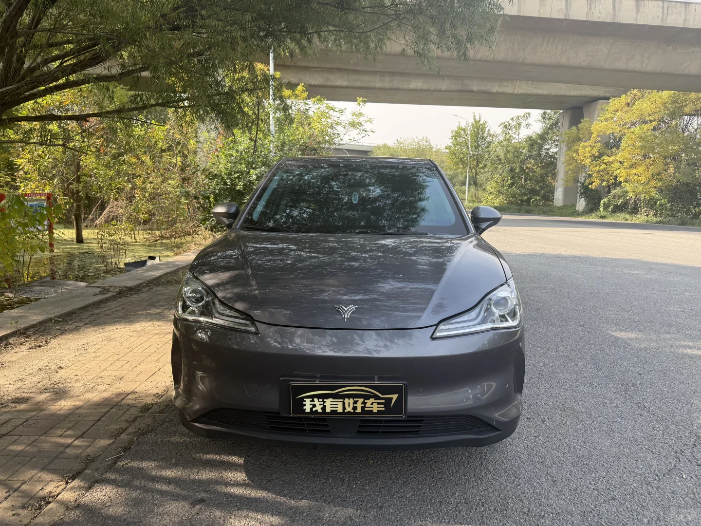 22年带辅助驾驶哪吒v400