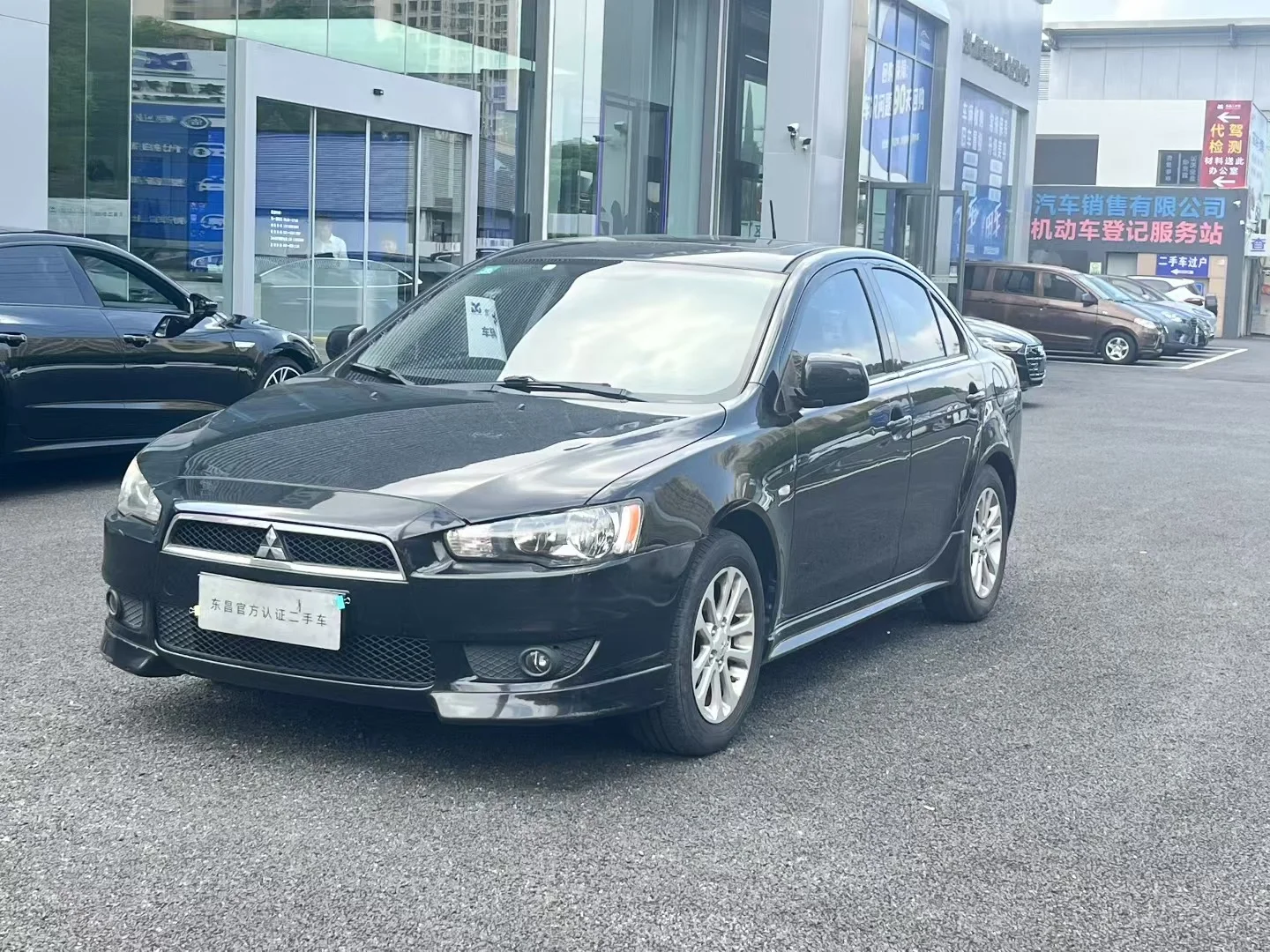 00后大学生整顿二手车市场之明码标价