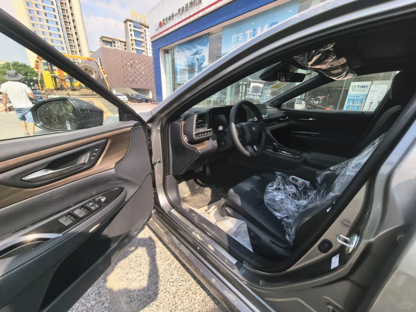 皇冠旗舰轿车到店，欢迎品鉴，品味男人首选