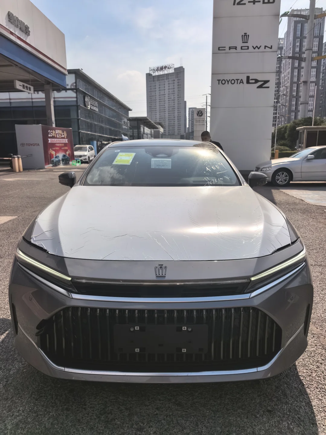 皇冠旗舰轿车到店，欢迎品鉴，品味男人首选