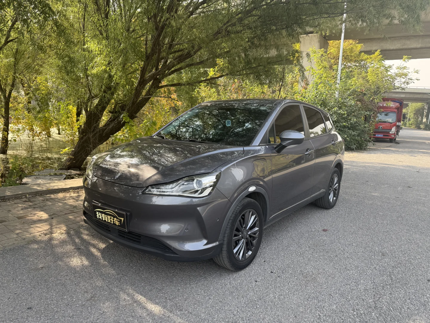 22年带辅助驾驶哪吒v400