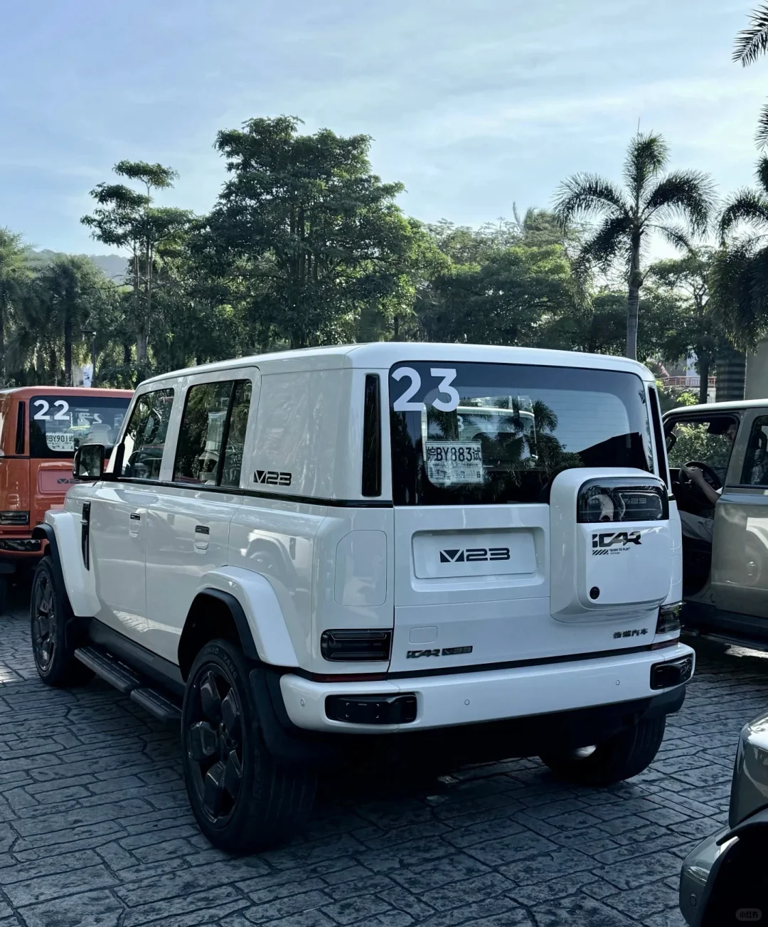 两个15W内，都靠颜值吃饭，怎么选？