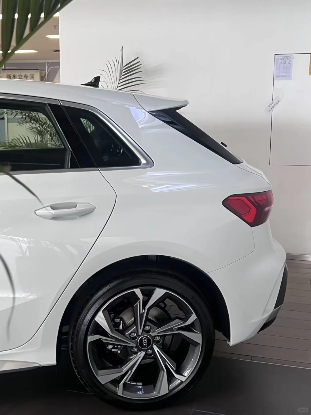 是谁的A3！白的发光！