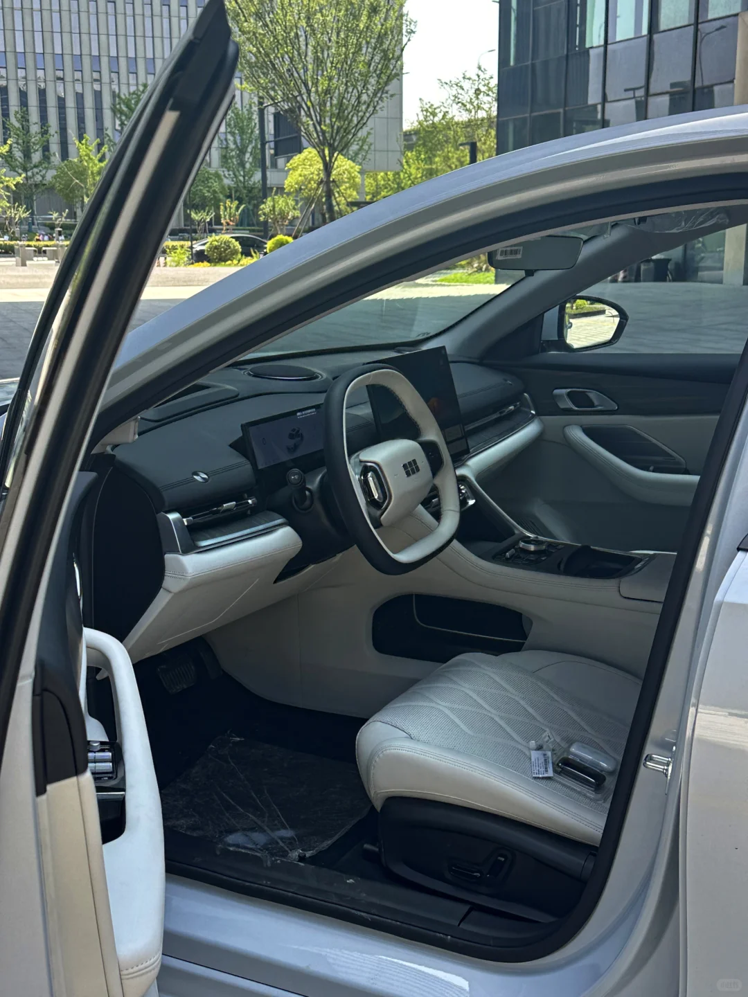 喔，终于看到银河A7实车了，猜猜价格