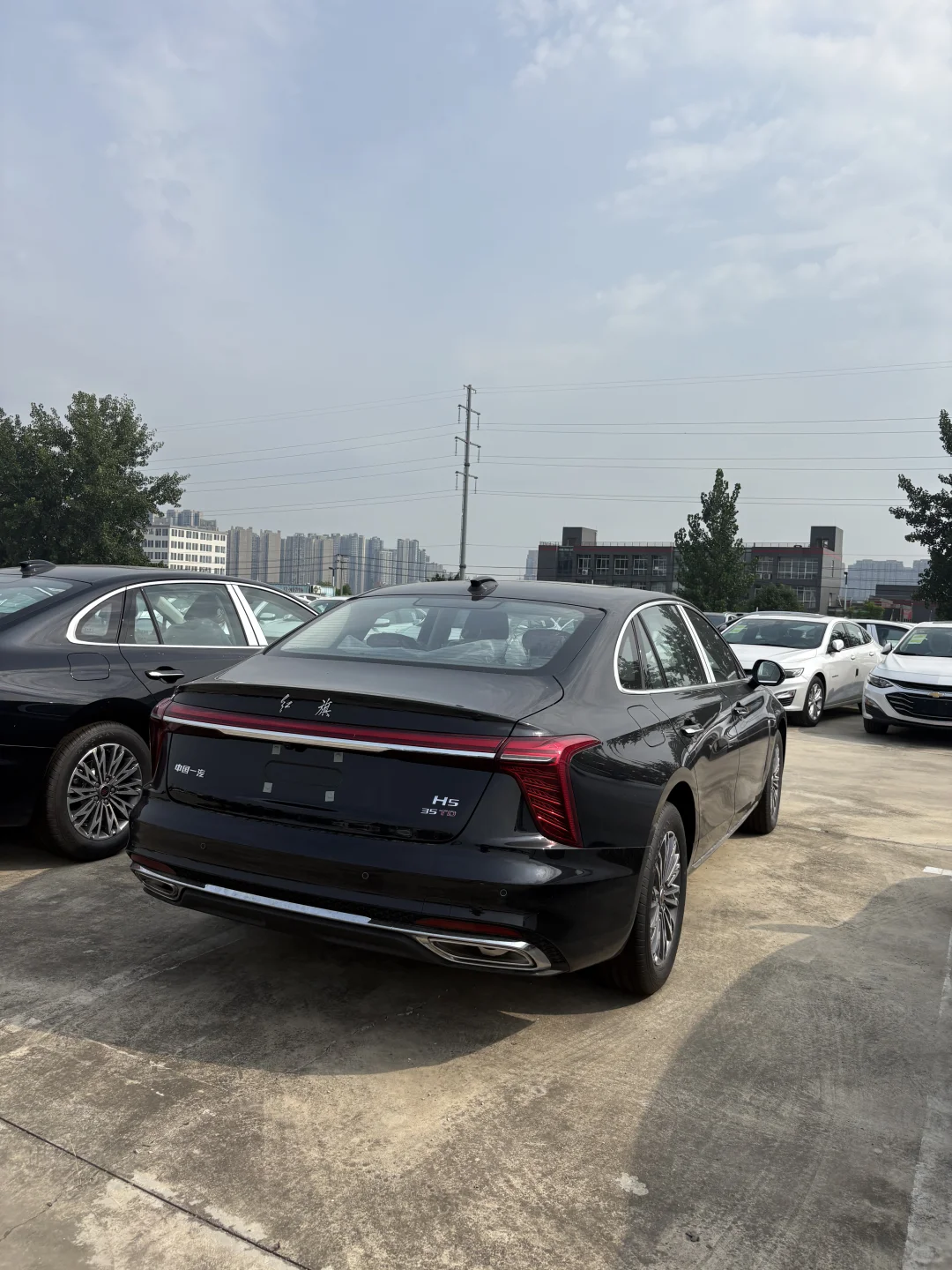 2025款红旗H5全新车，价格大跳水，这回价格真