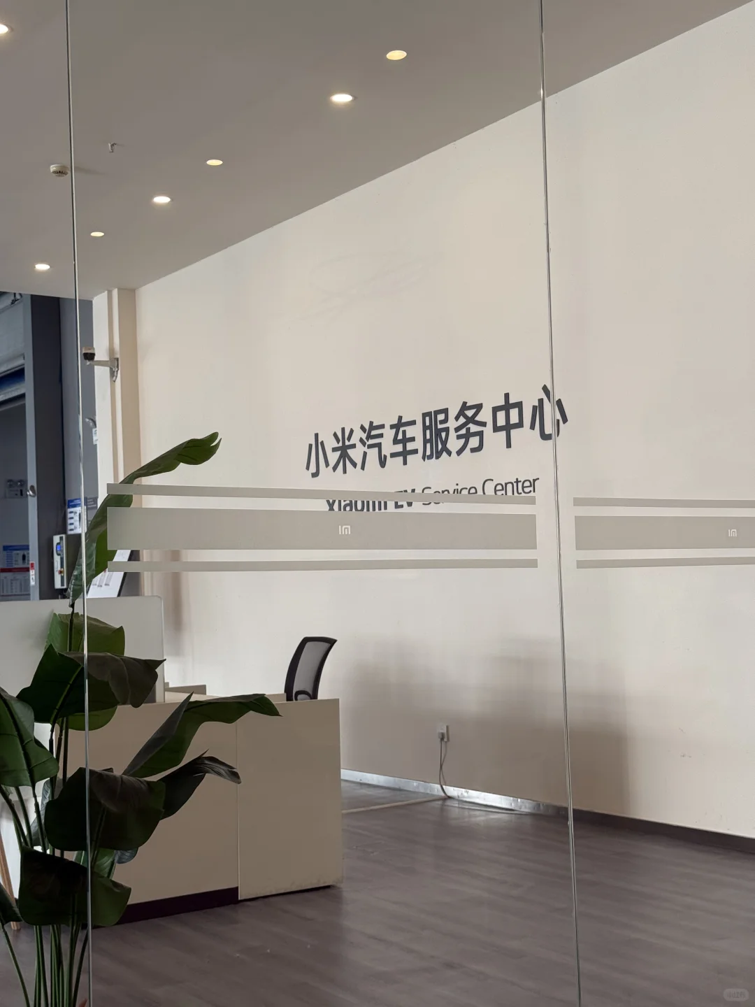 自动泊车别走神