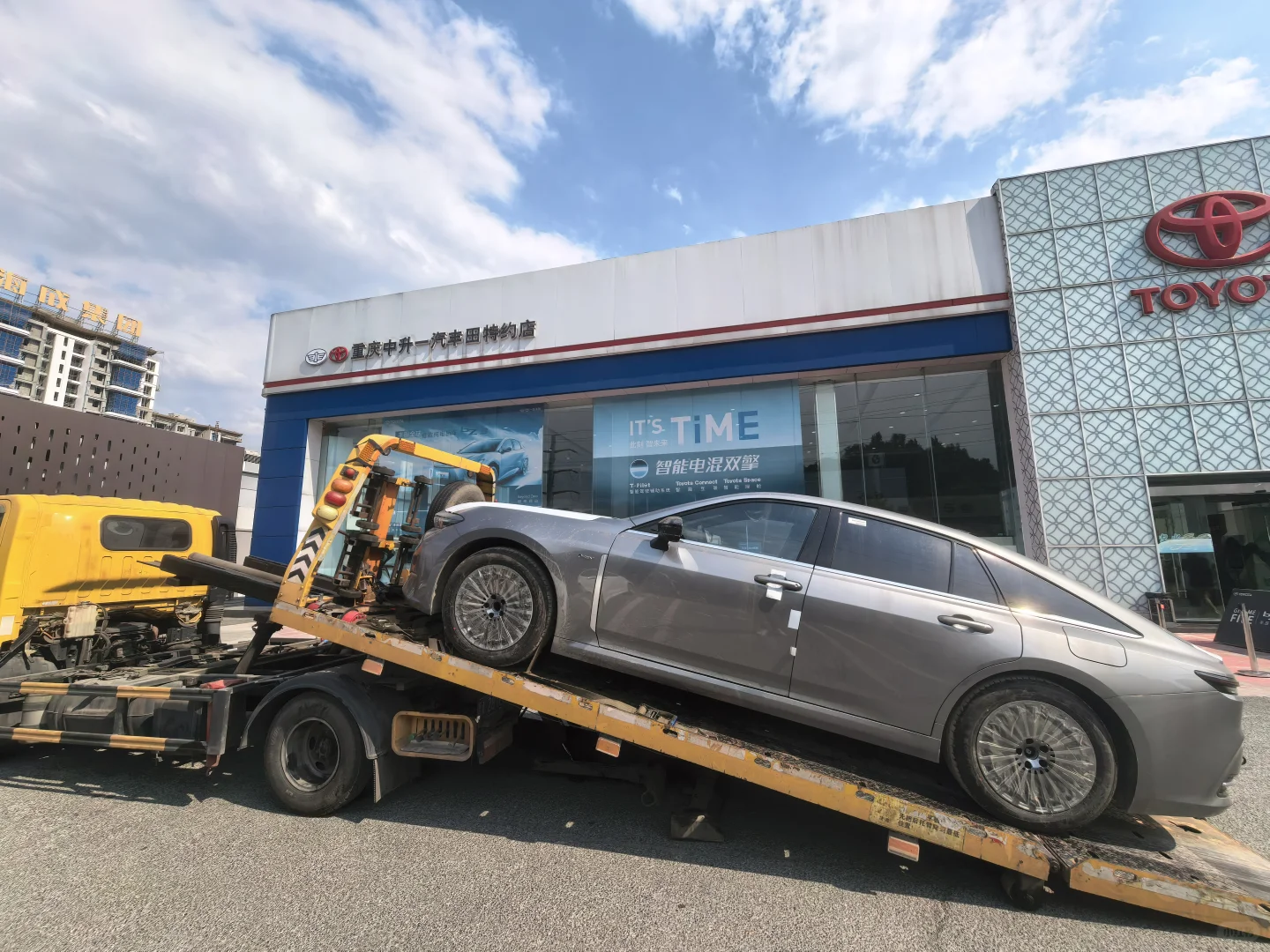 皇冠旗舰轿车到店，欢迎品鉴，品味男人首选