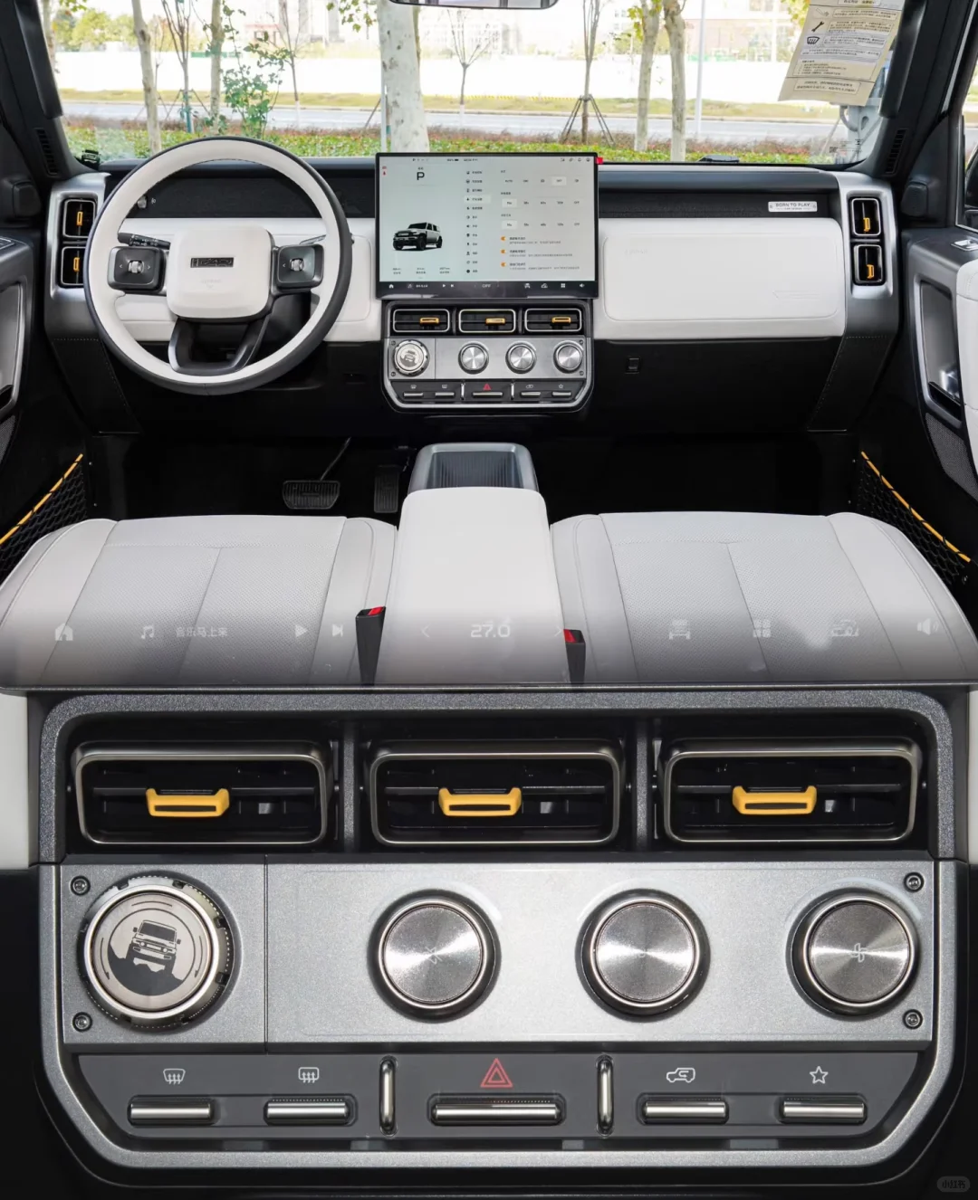 两个15W内，都靠颜值吃饭，怎么选？