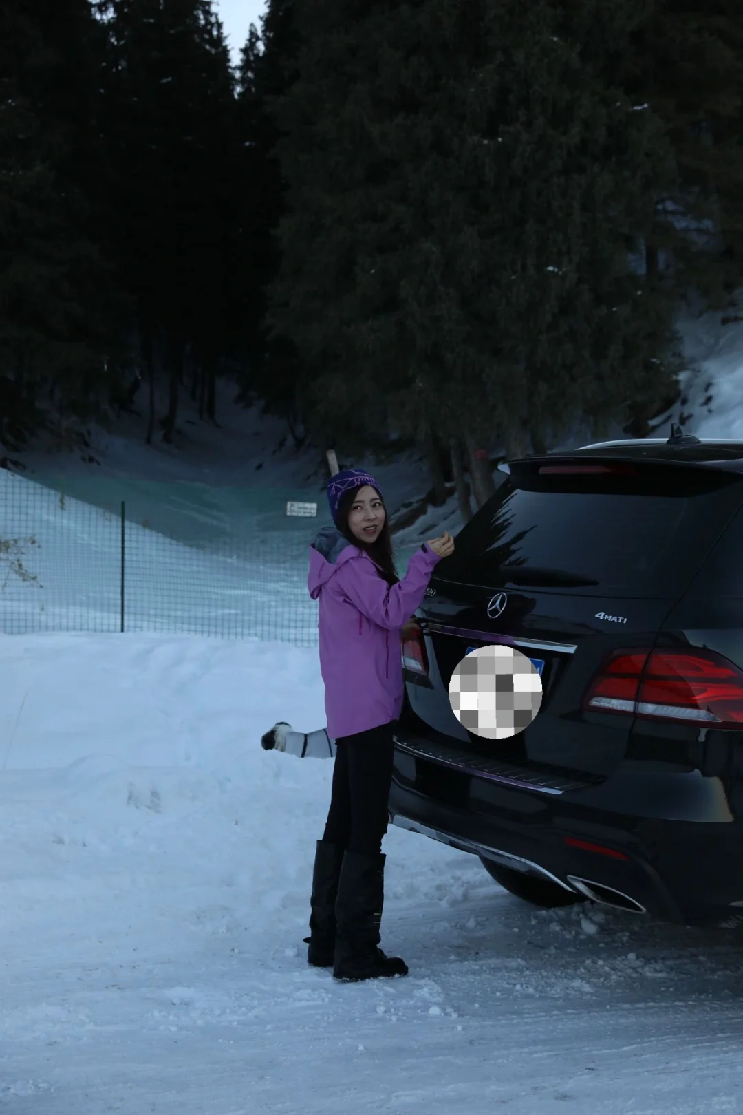 谁说SUV不灵活？奔驰在雪季好开得不像话！