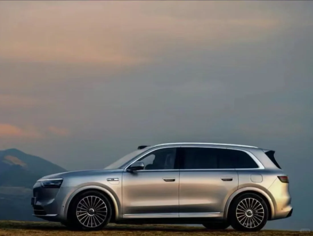 问界M8车主真心话 40万级家用suv 闭眼冲不