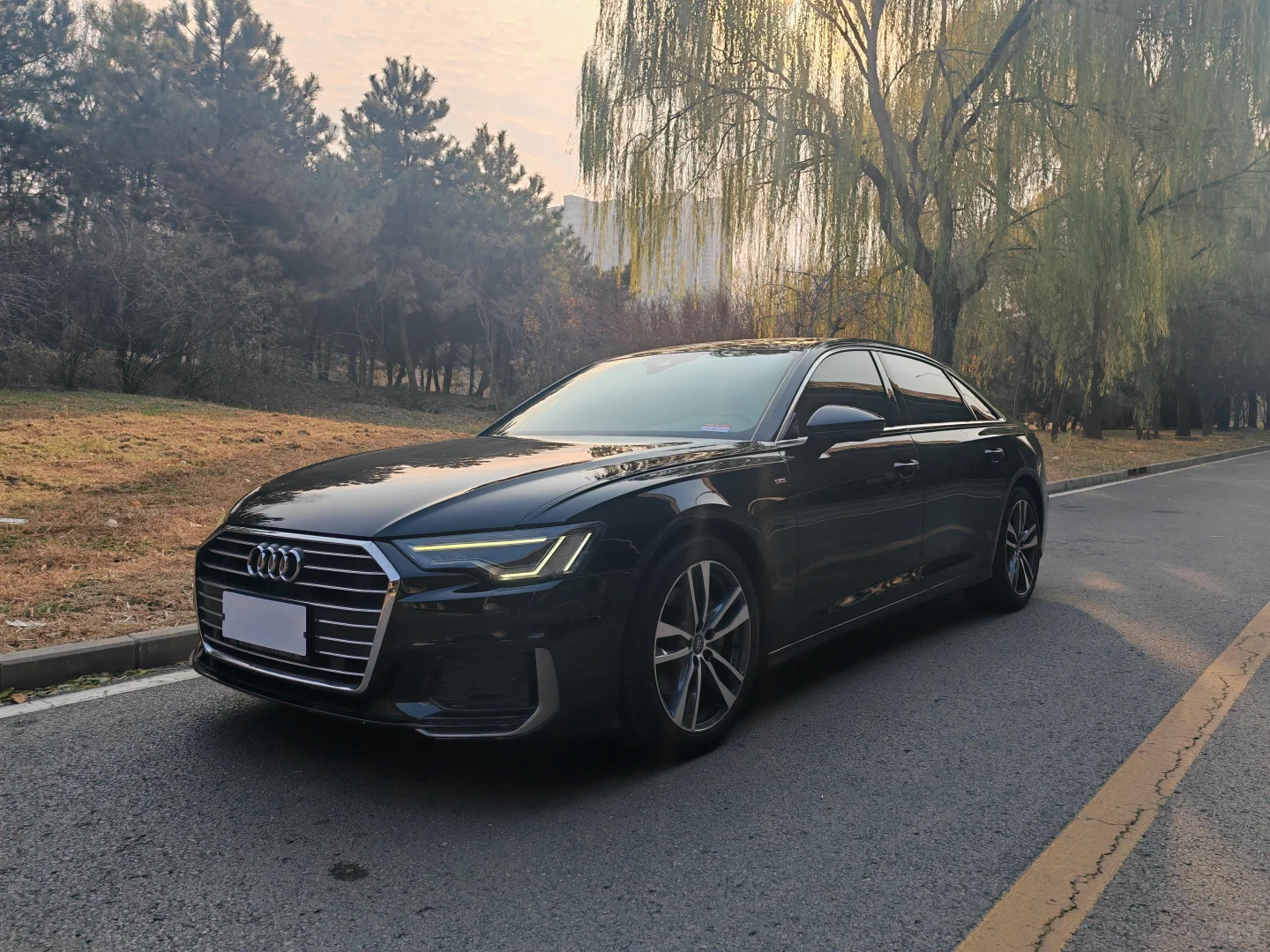 出个人奥迪A6L、20年上牌、原版带车衣，6万